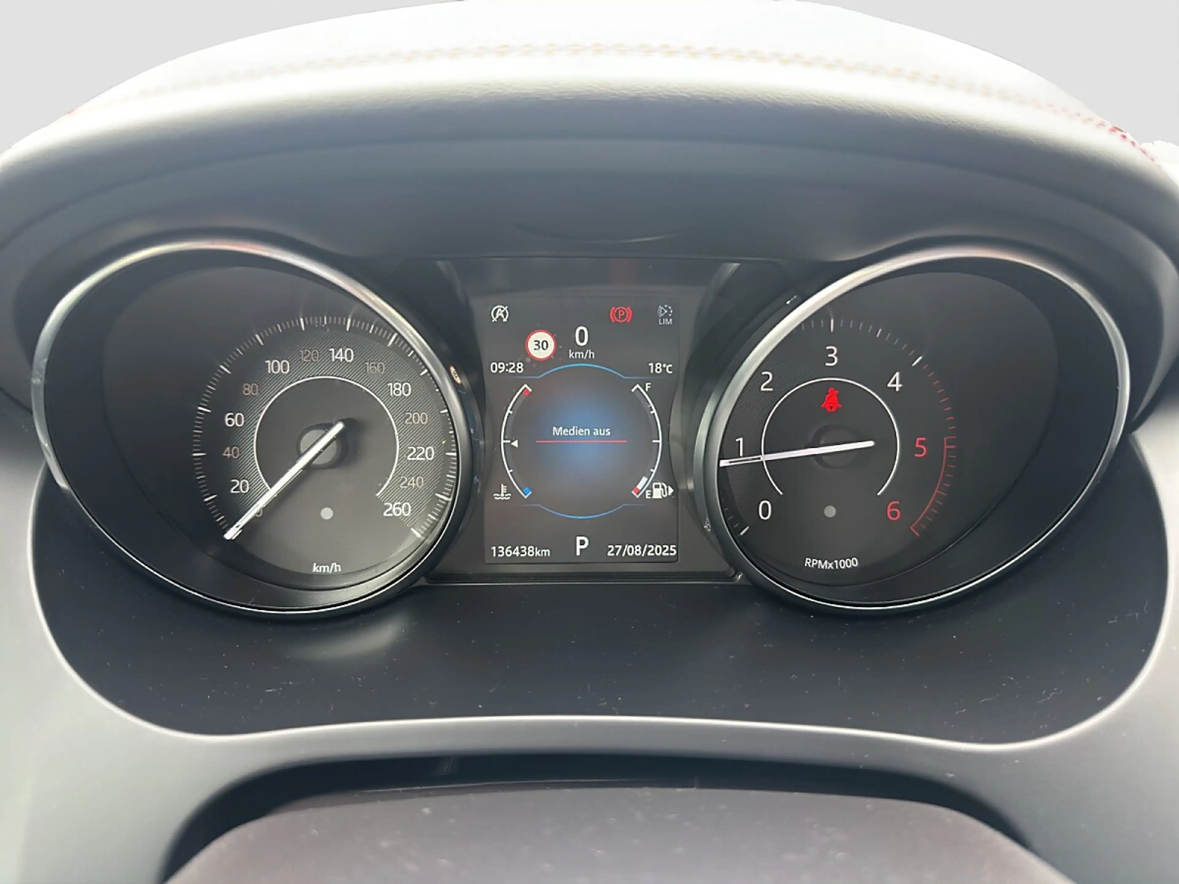 Jaguar E-Pace 2.0DI4 D180 First Edition AWD Aut. — photo 12