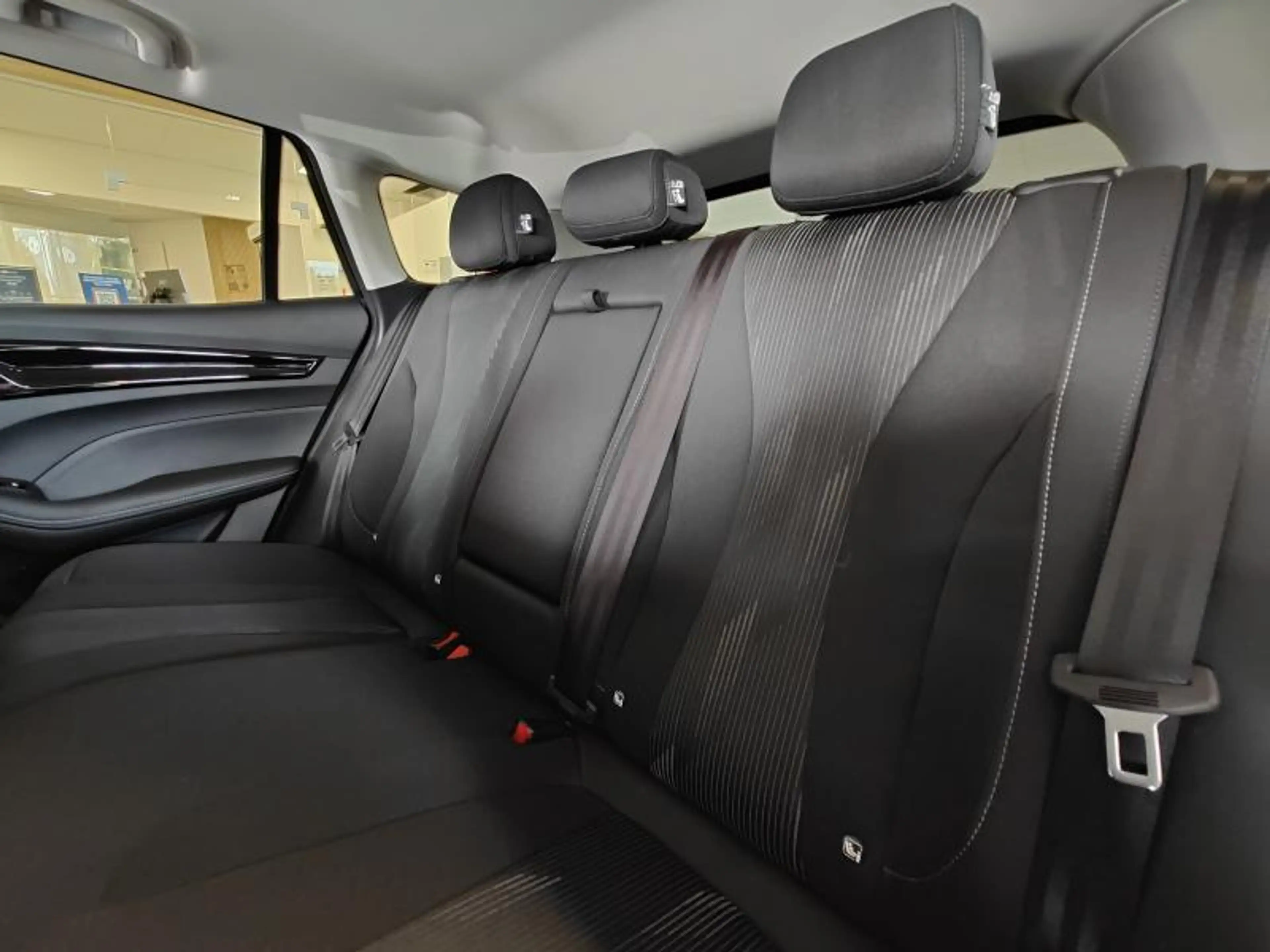 MG MG5 61kWh Comfort Long Range — photo 13