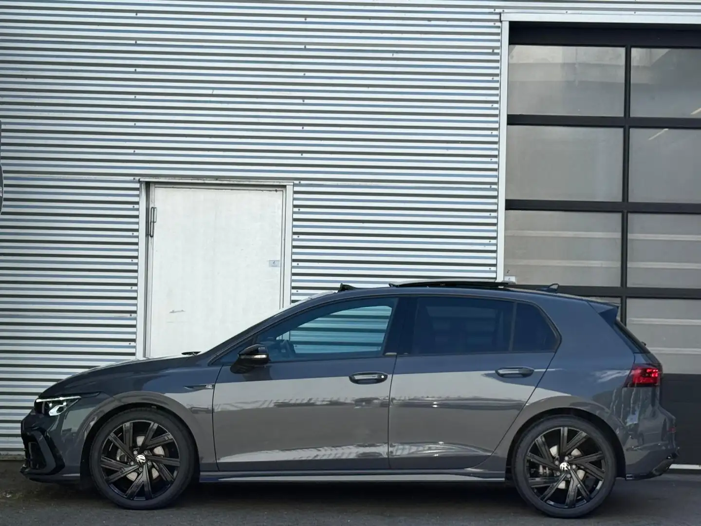 Volkswagen Golf 1.5 eTSI Blackstyle 3X R-Line|Pano|H&K|IQ Light|Sf Grijs - 2