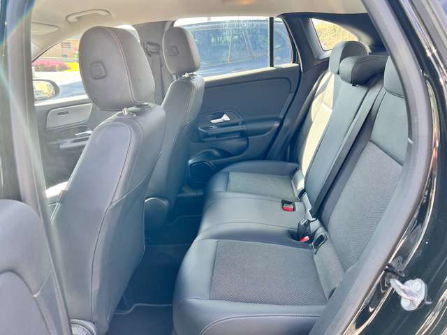 Mercedes-Benz GLA 180 2020 — vignette 10