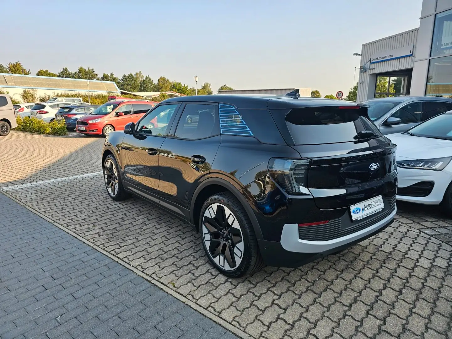 Ford Explorer BEV  Premium RWD 21" Panoramadach Černá - 2