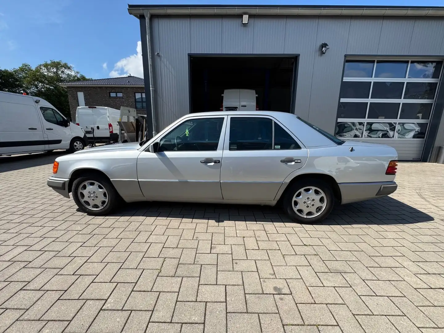 Mercedes-Benz E 230 W124 Automatik/Standheizung/Klima/Tempomat Zilver - 2