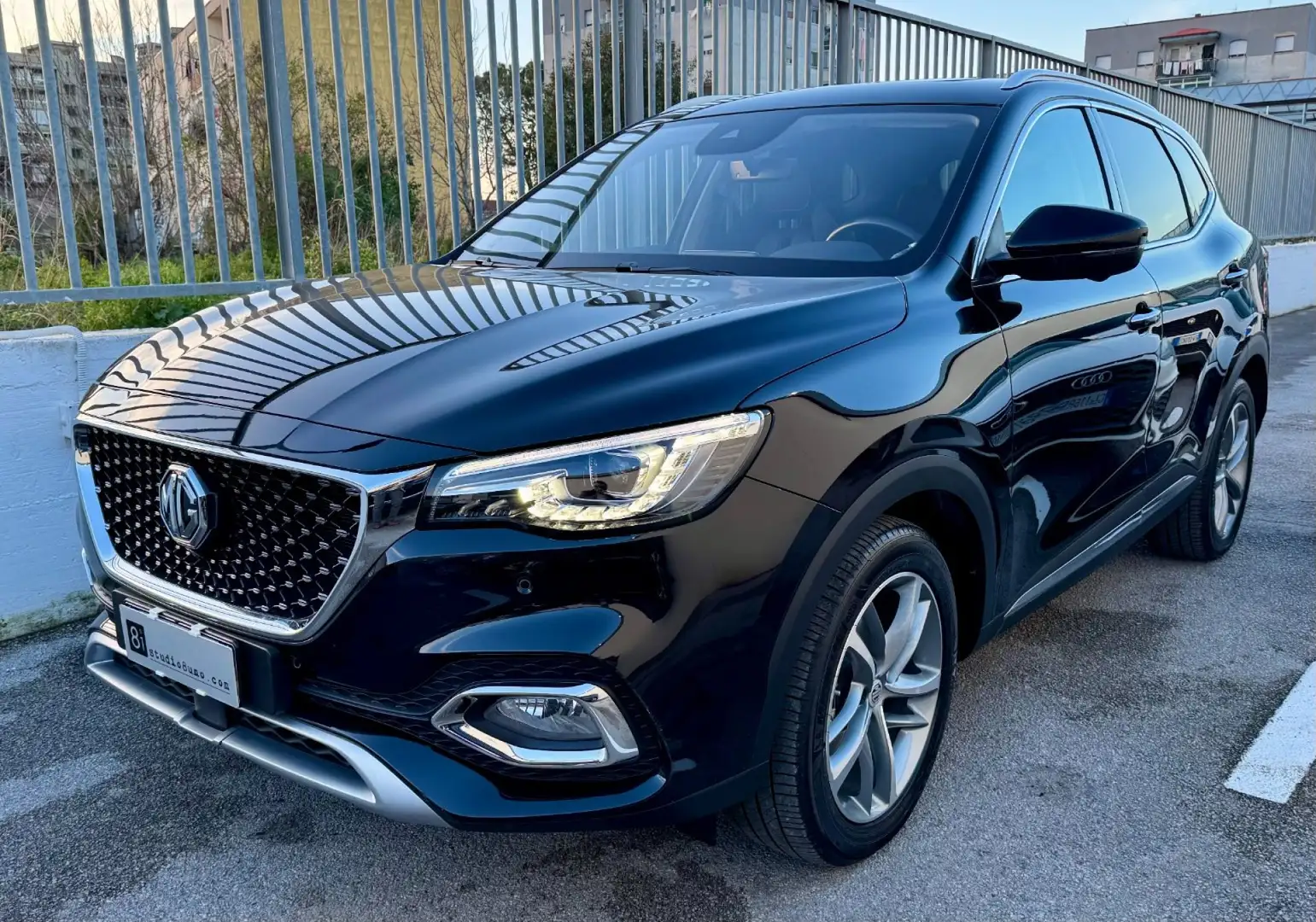 MG EHS Plug-in Hybrid Exclusive Negro - 1