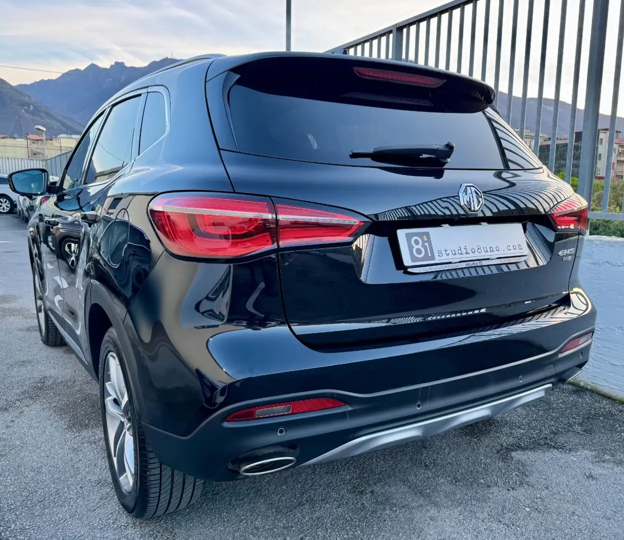 MG EHS Plug-in Hybrid Exclusive Negro - 2