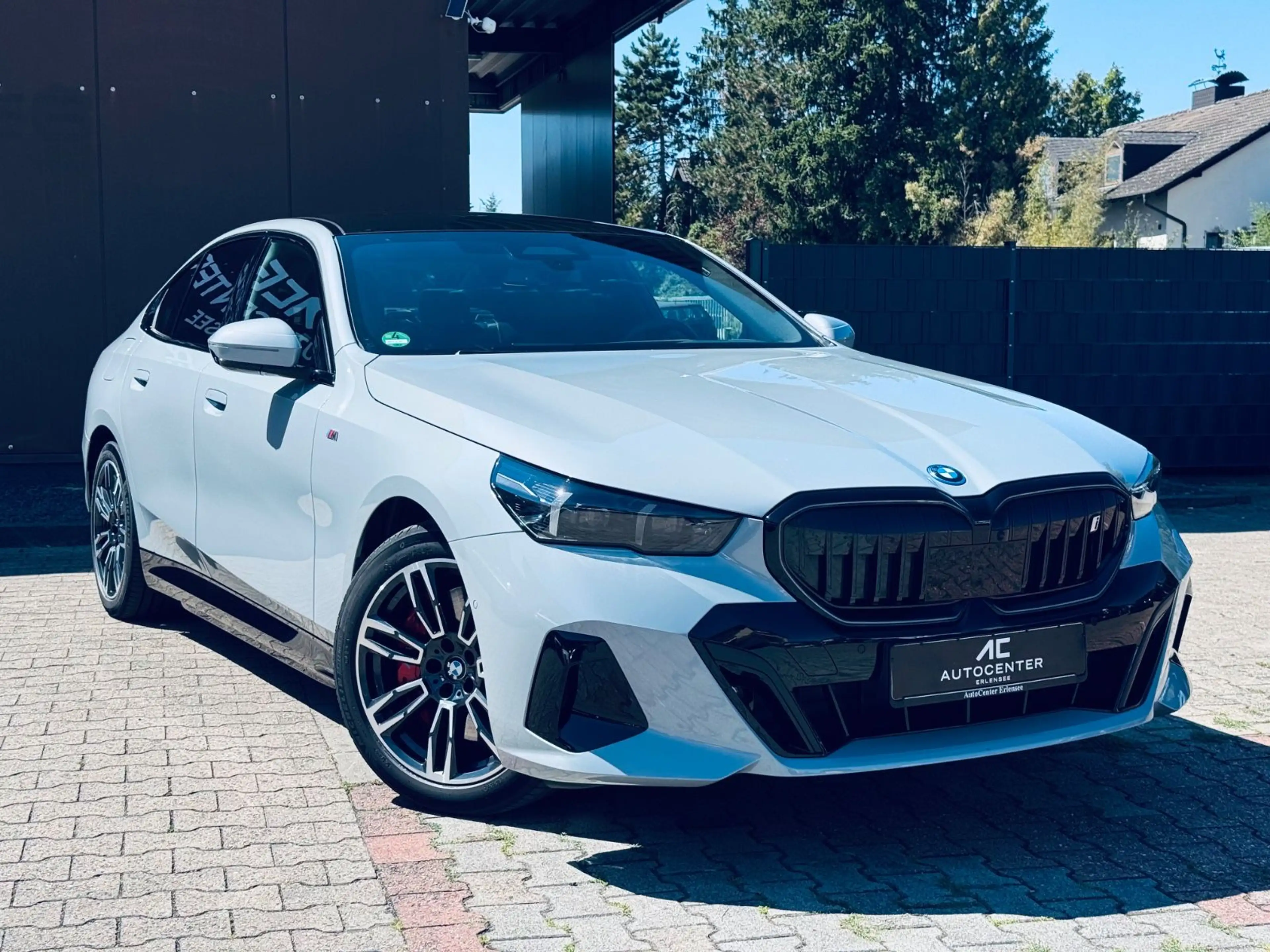 BMW i5 eDrive40 M Sport PRO PANO+B&K+LEDER BRAUN+21 — photo 2
