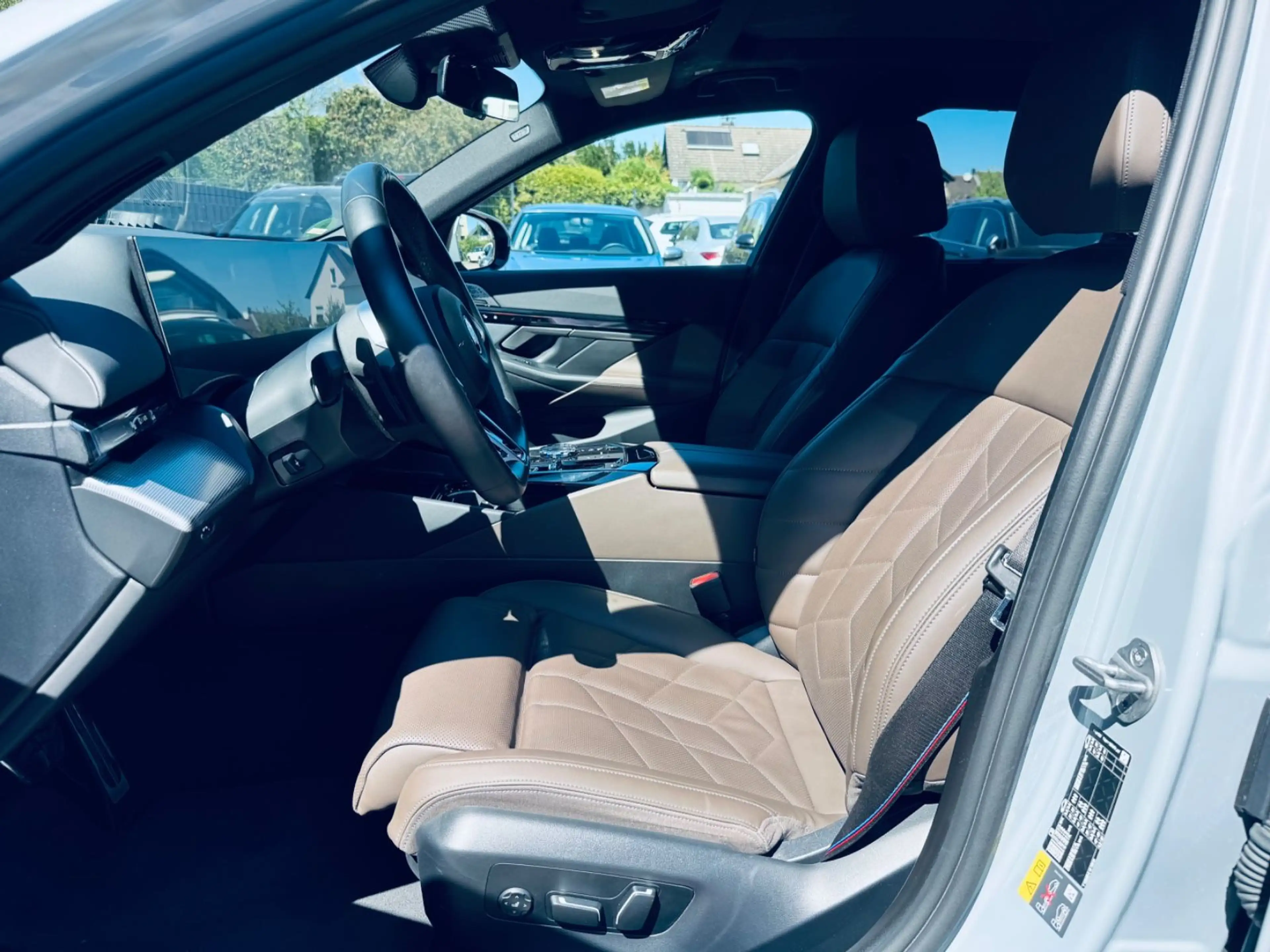 BMW i5 eDrive40 M Sport PRO PANO+B&K+LEDER BRAUN+21 — photo 11