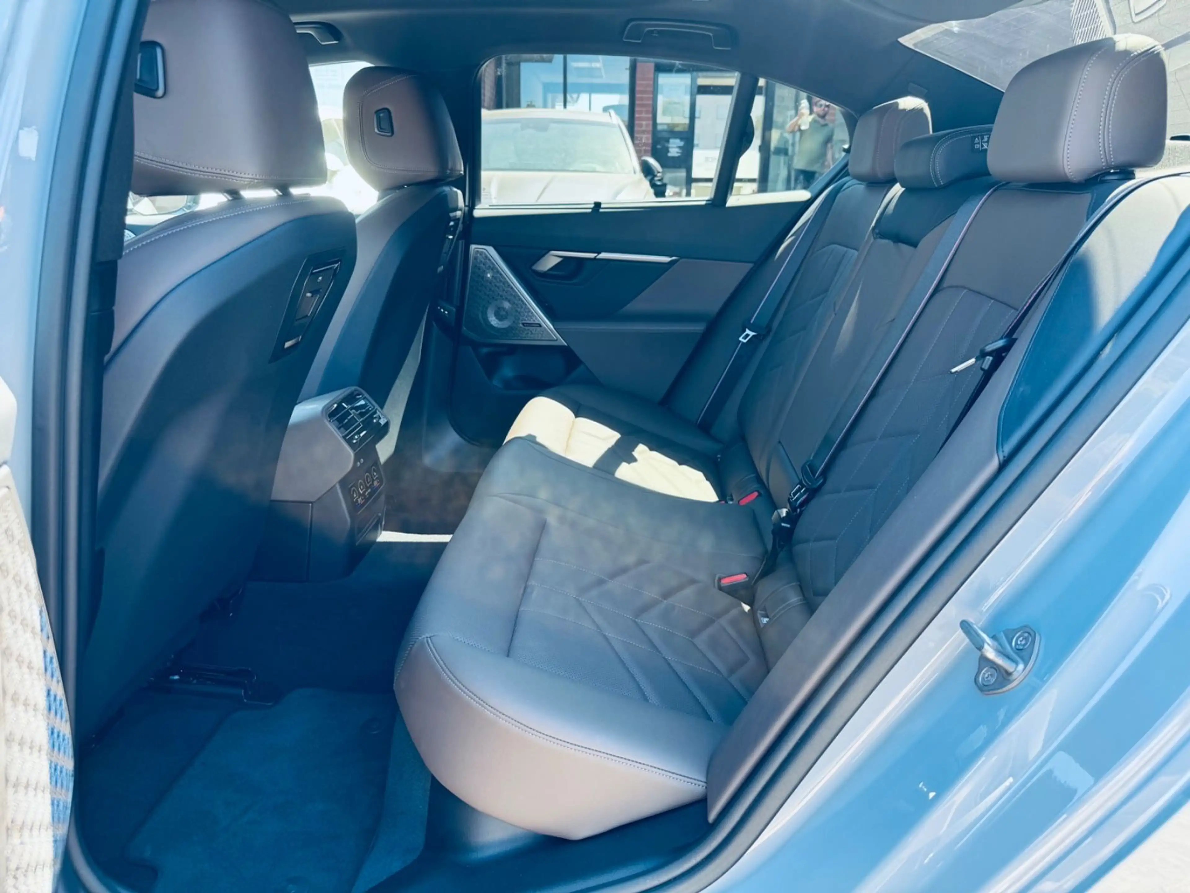 BMW i5 eDrive40 M Sport PRO PANO+B&K+LEDER BRAUN+21 — photo 7