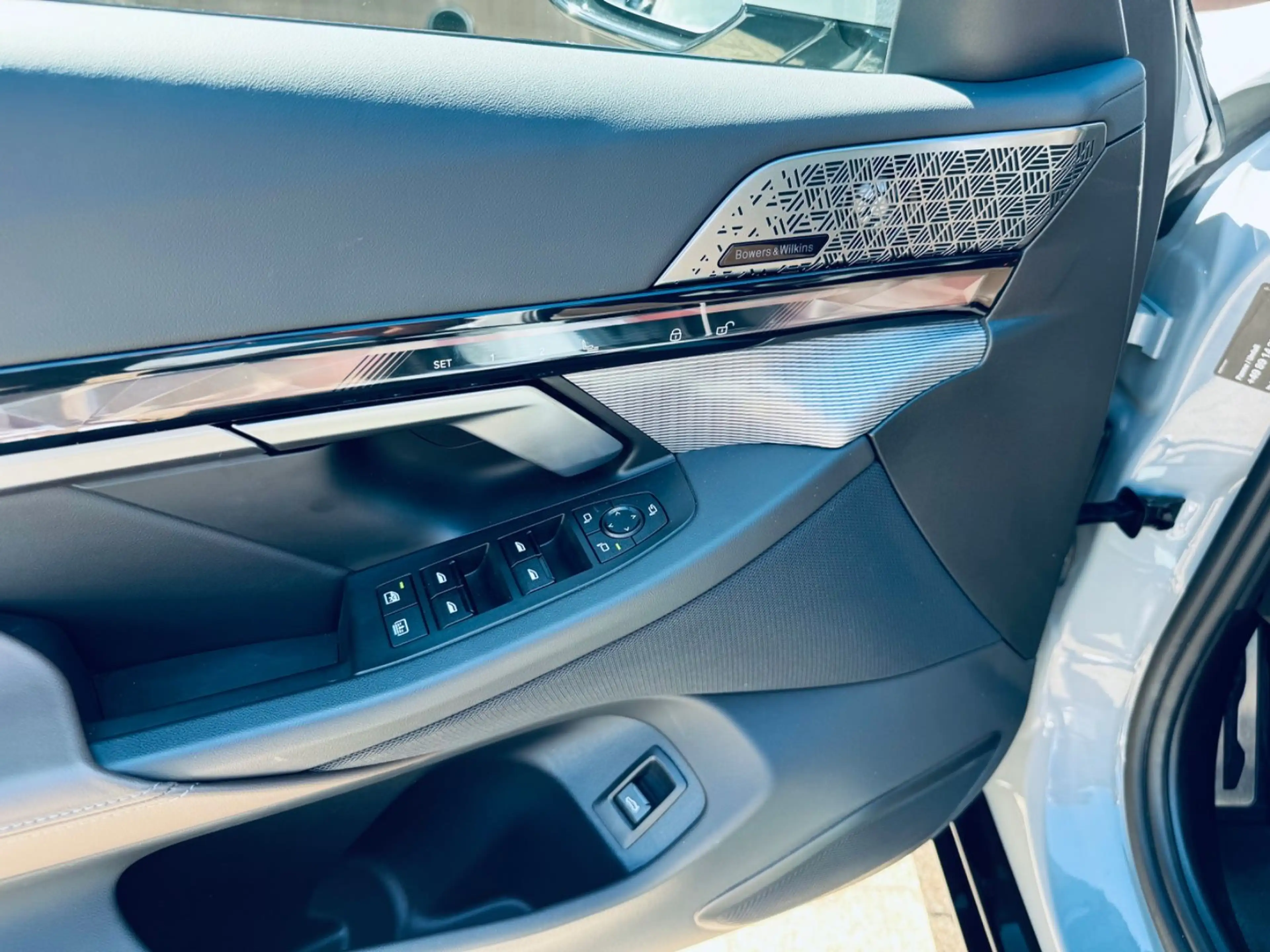 BMW i5 eDrive40 M Sport PRO PANO+B&K+LEDER BRAUN+21 — photo 12