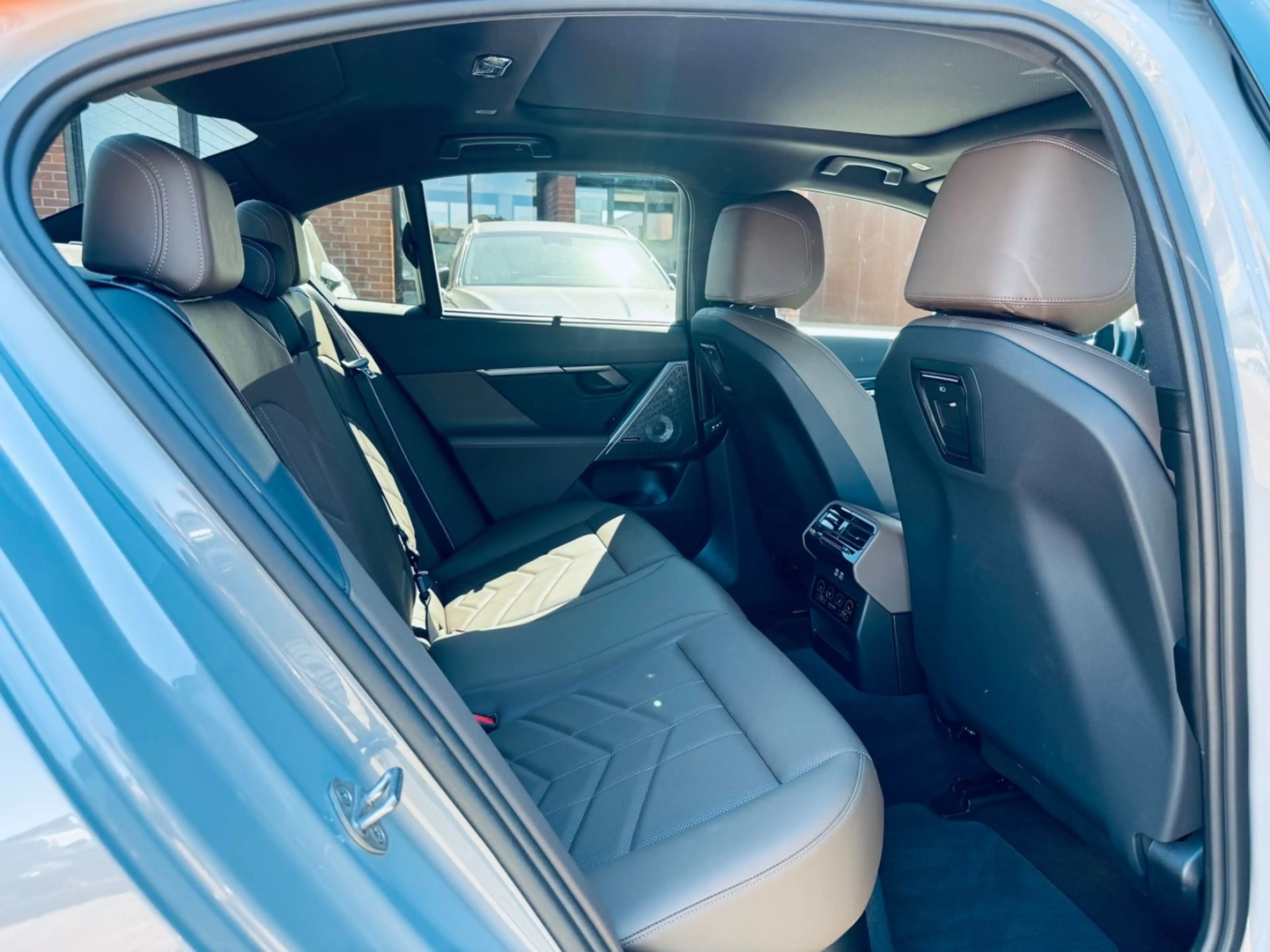 BMW i5 eDrive40 M Sport PRO PANO+B&K+LEDER BRAUN+21 — photo 13