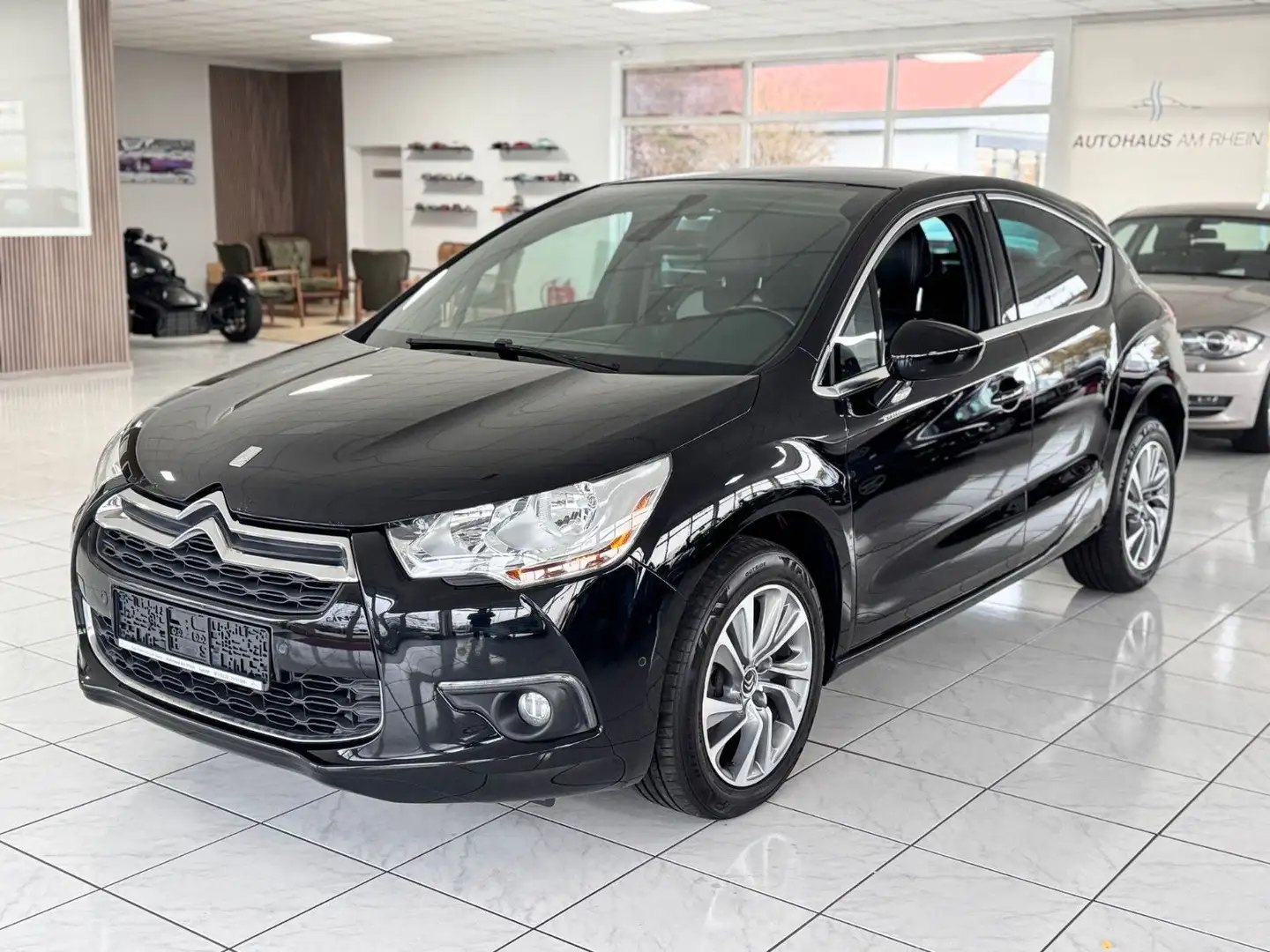Citroen DS4 SoChic+Automatik+Leder+Navi+Bluetooth+2.Hand Black - 2