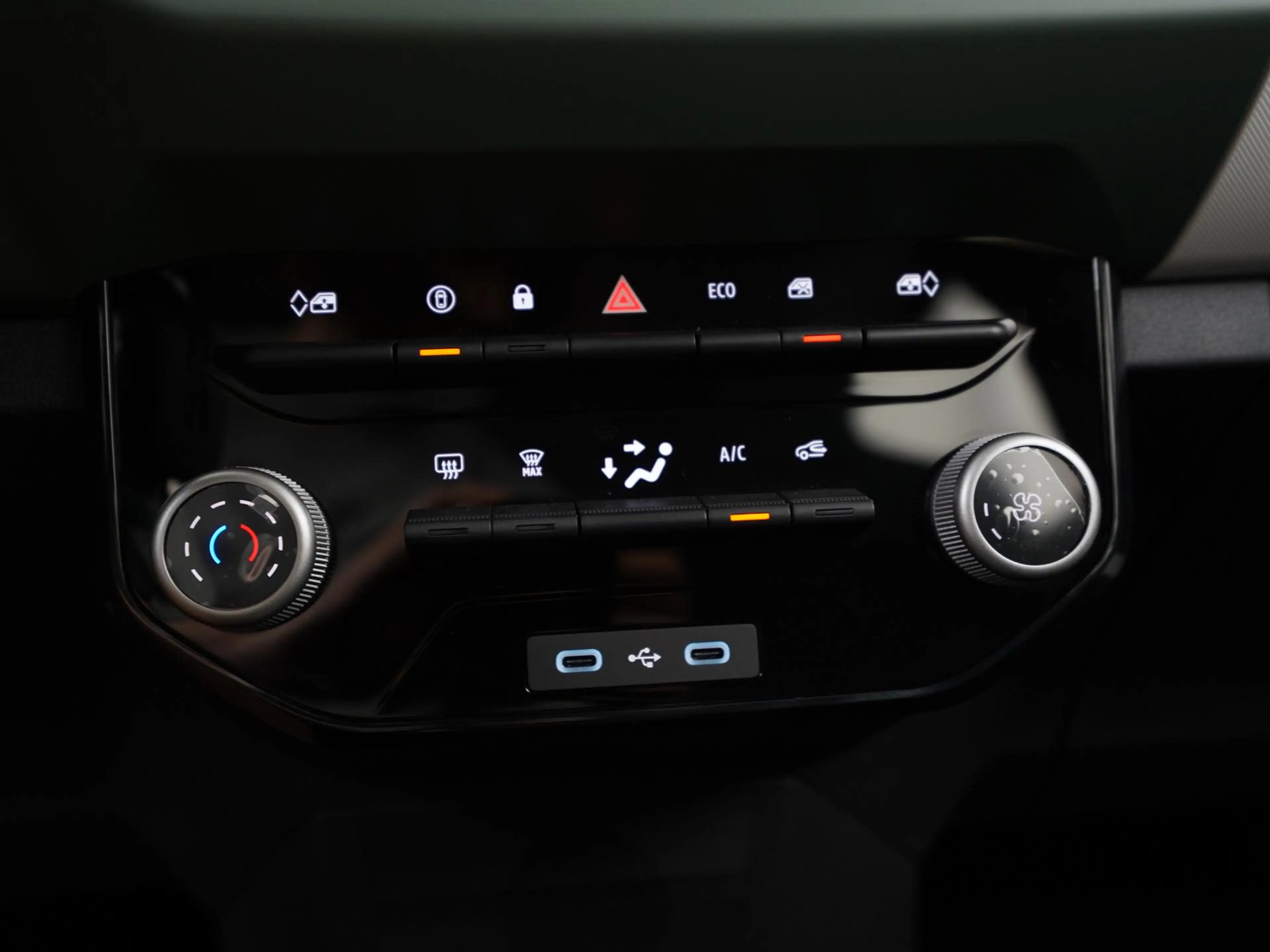 Dacia Spring Extreme 65 26.8 kWh | DC-snelladen | Achteruitcame — photo 11