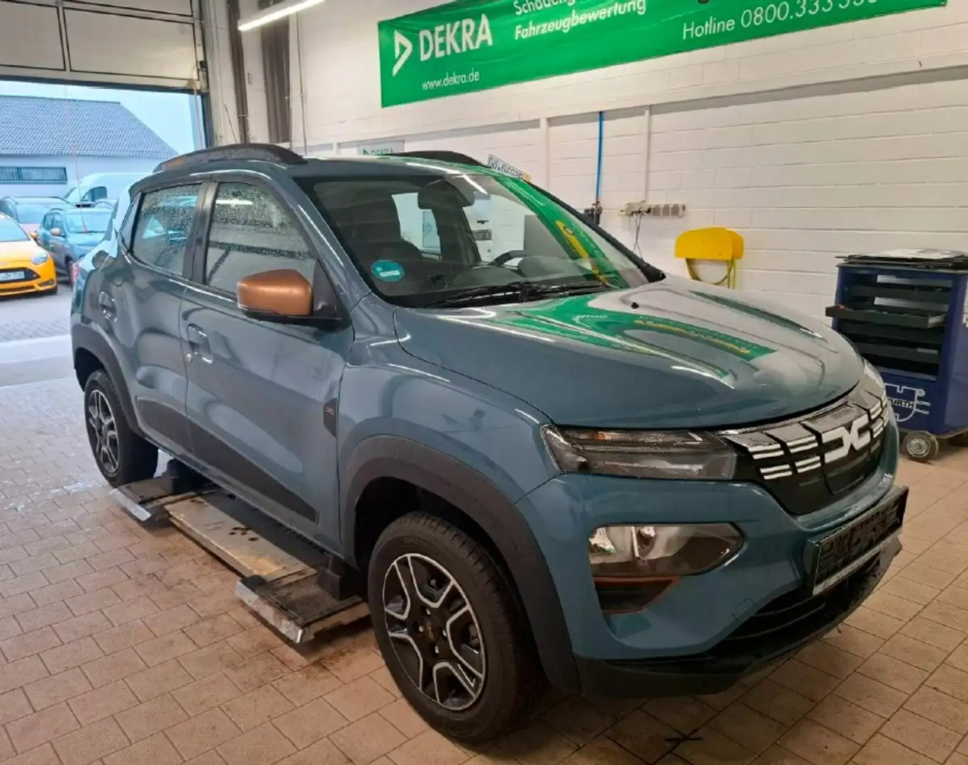 Dacia Spring Electric Extreme 65 Navi - Kamera Grau - 1