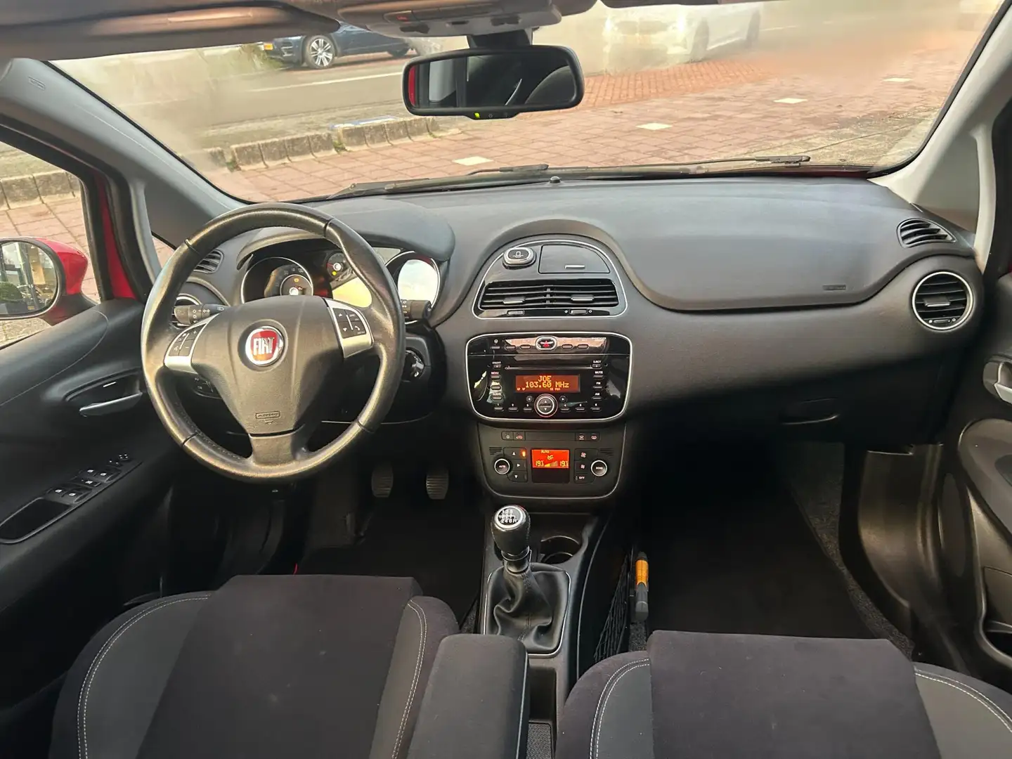 Fiat Punto Evo 0.9 TwinAir Lounge Clima|Cruise|PANO|Trekhaak Rood - 2