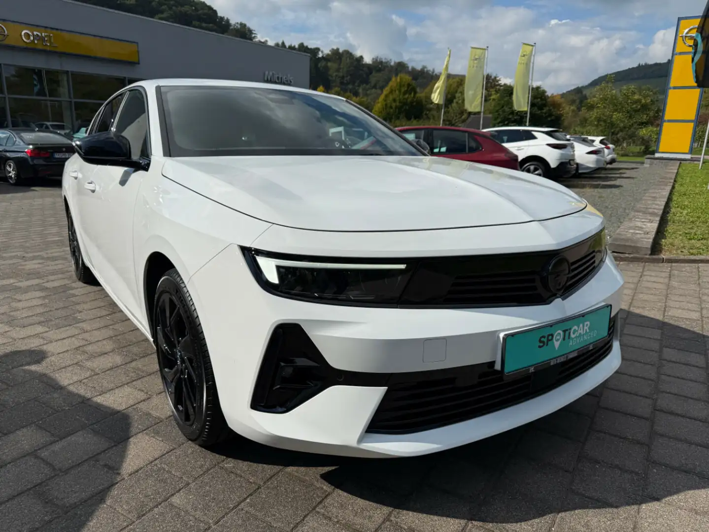 Opel Astra 1.2 Turbo GS Weiß - 1