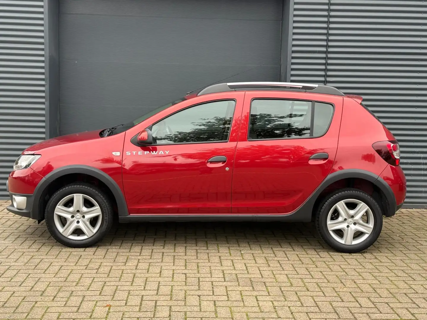 Dacia Sandero 0.9 TCe Stepway Lauréate |AIRCO|TREKHAAK|PARKEERSE Rouge - 2