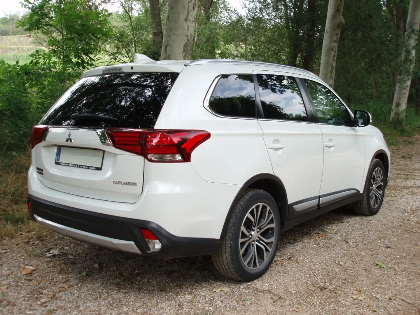 Mitsubishi Outlander 200 MPI Motion 2WD 5pl. CVT Blanco - 2