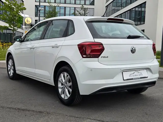 Volkswagen Polo view 3