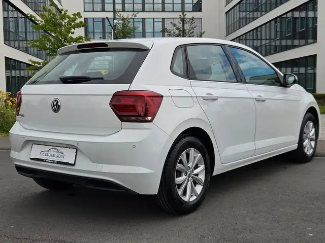 Volkswagen Polo view 4