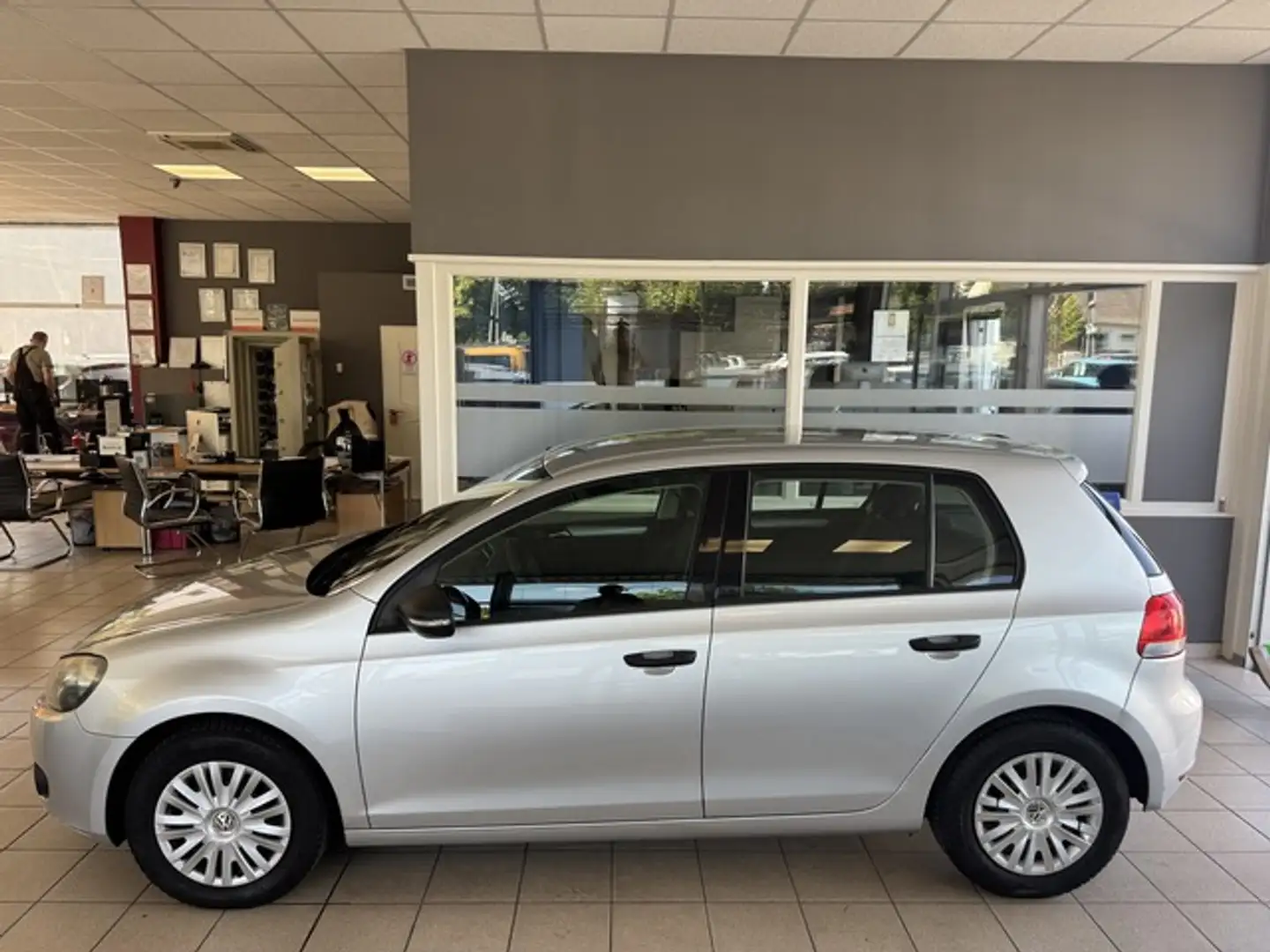 Volkswagen Golf VI Trendline 5 türig Klimaautomatik 1. Hand Argent - 1