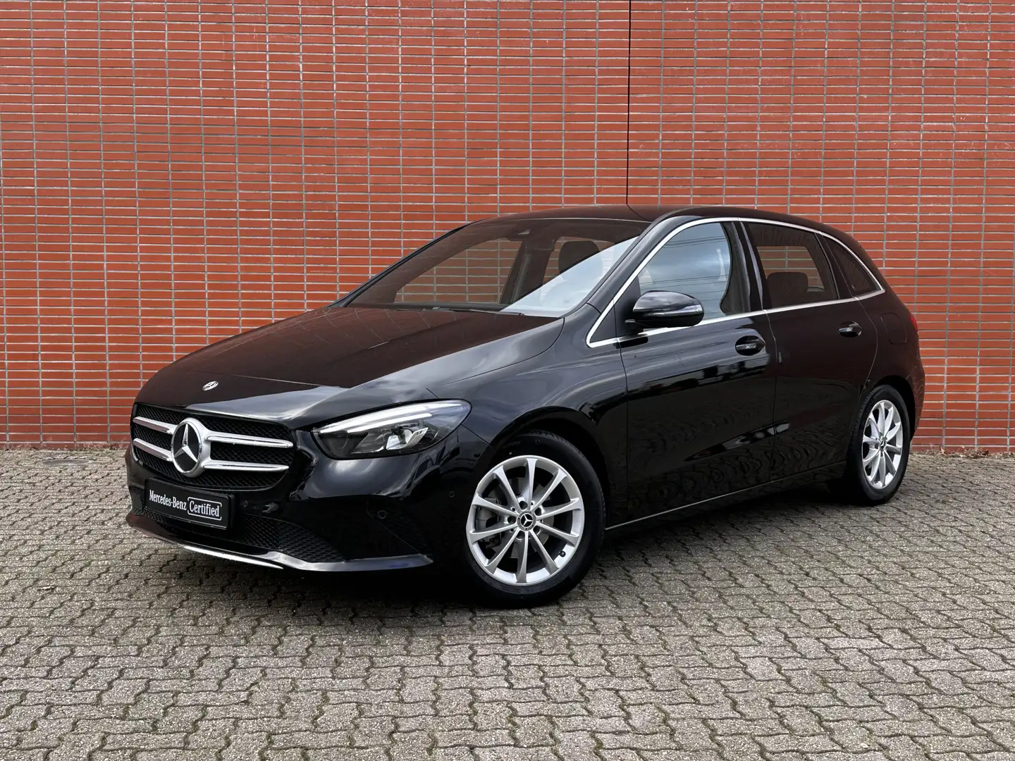 Mercedes-Benz B 180 B Luxury Line | Stoelverwarming | Apple Carplay | Zwart - 2