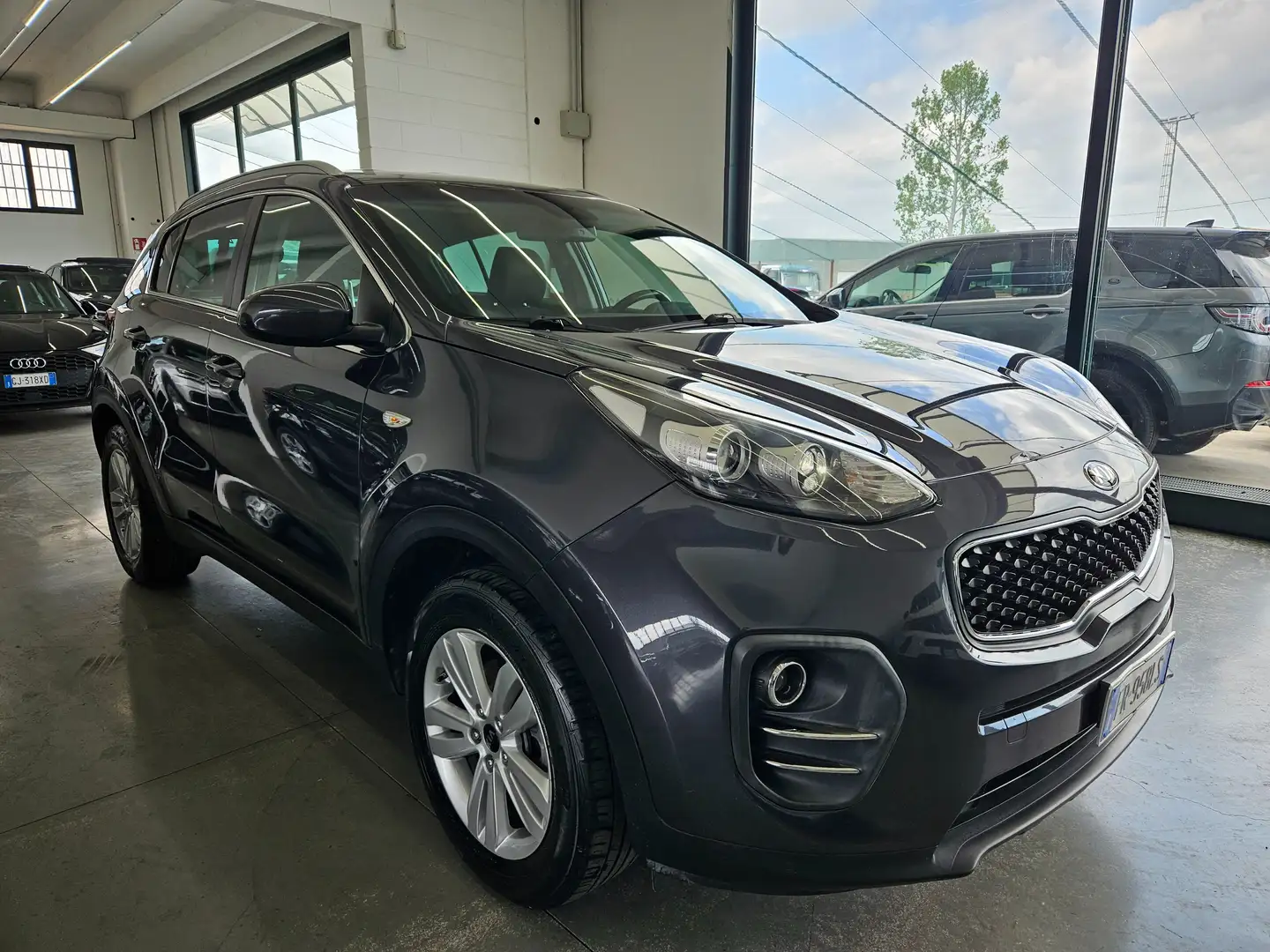 Kia Sportage 1.6 gdi Cool Navi 2wd 132cv NEOPATENTATI Grau - 1
