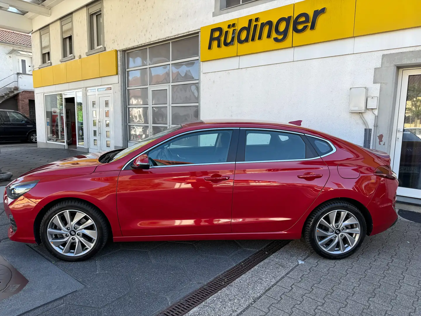 Hyundai i30 Fastback Trend LED KAMERA SITZ-/LENKRADHZG NAVI Rouge - 2