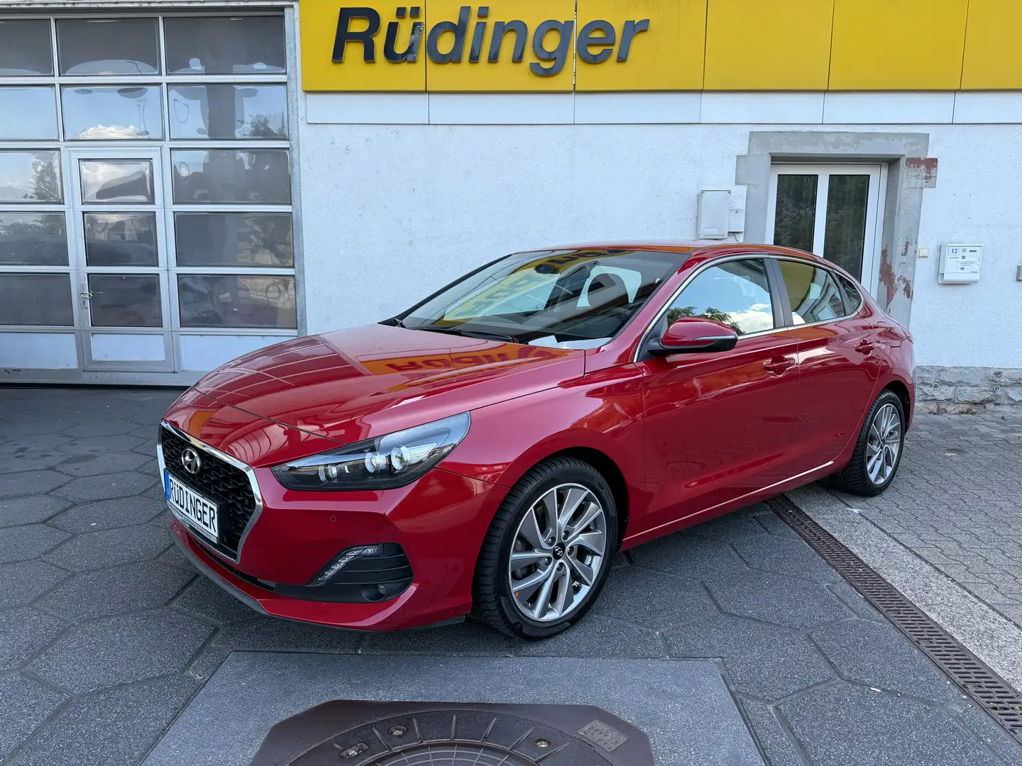 Hyundai i30 Fastback Trend LED KAMERA SITZ-/LENKRADHZG NAVI Rouge - 1
