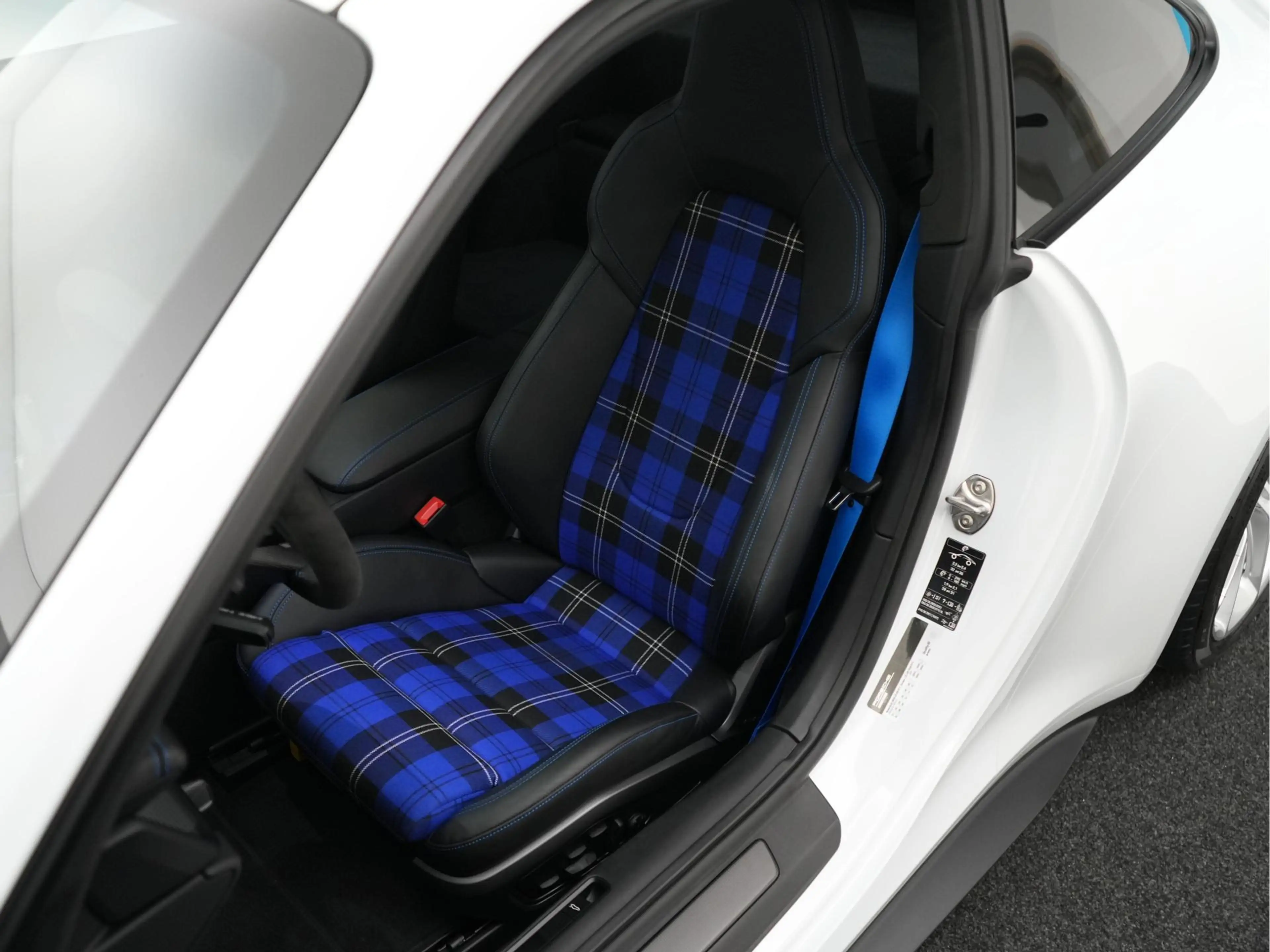 Porsche 992 GT3 Touring — photo 4