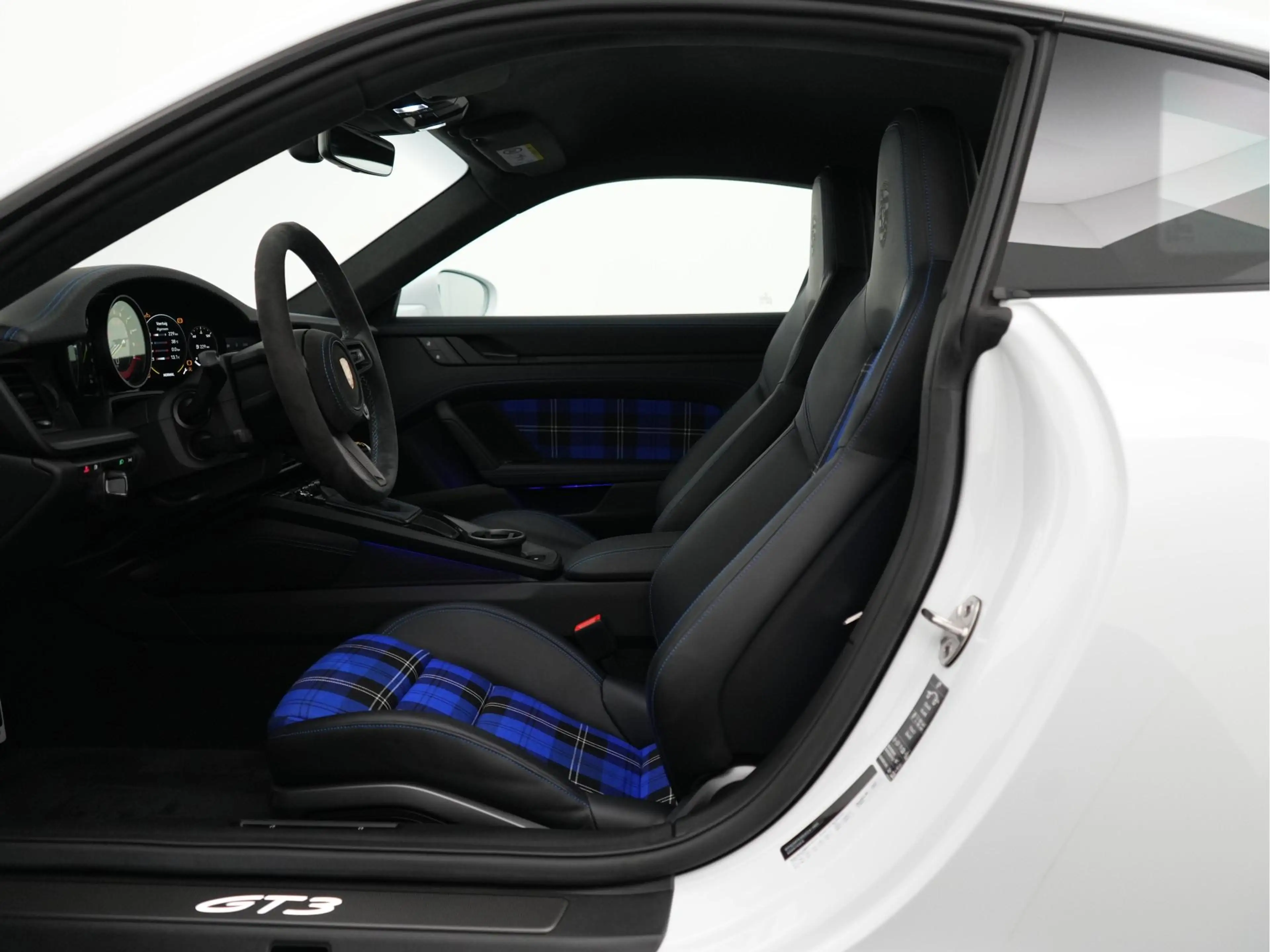 Porsche 992 GT3 Touring — photo 8