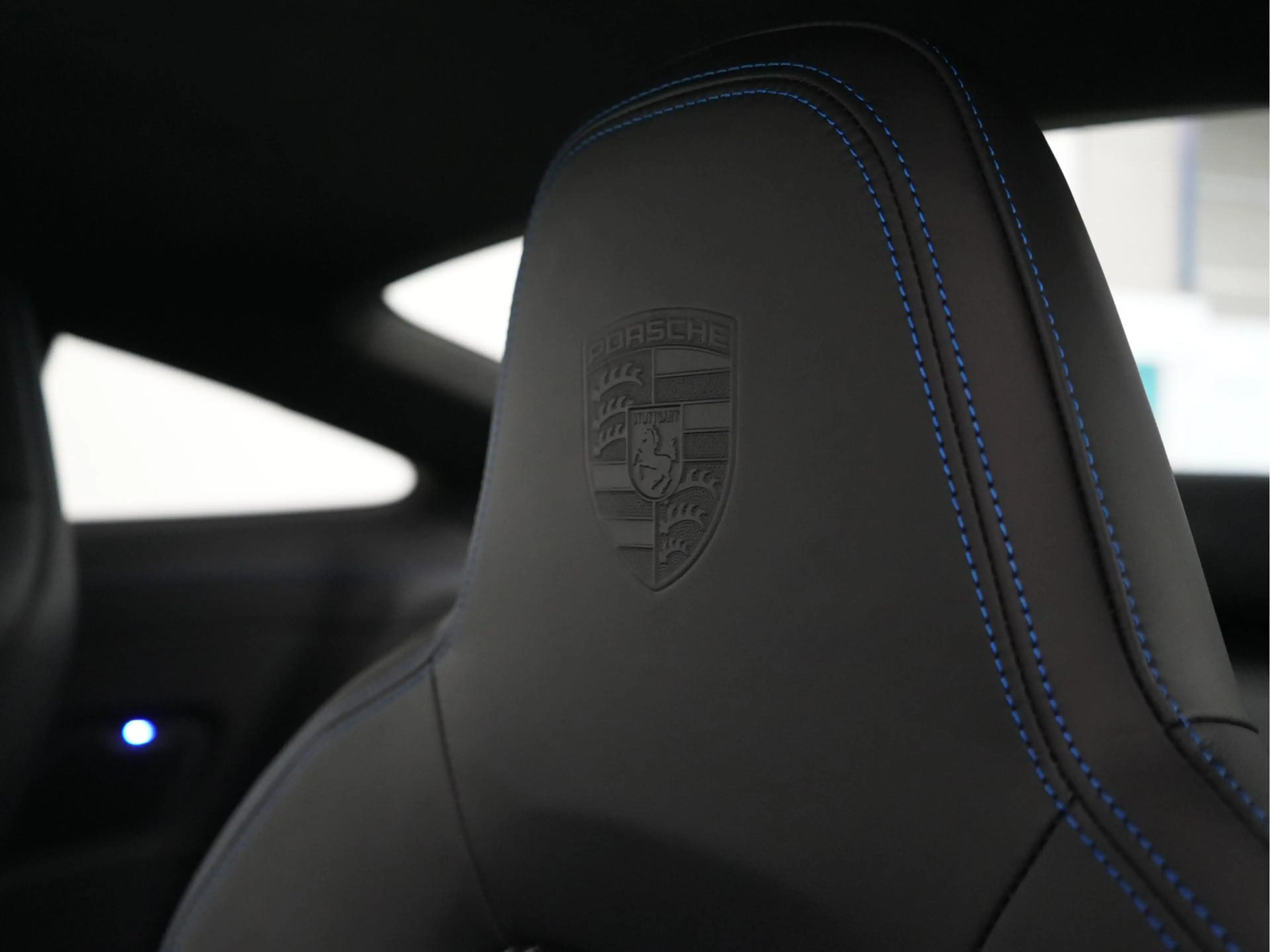 Porsche 992 GT3 Touring — photo 15