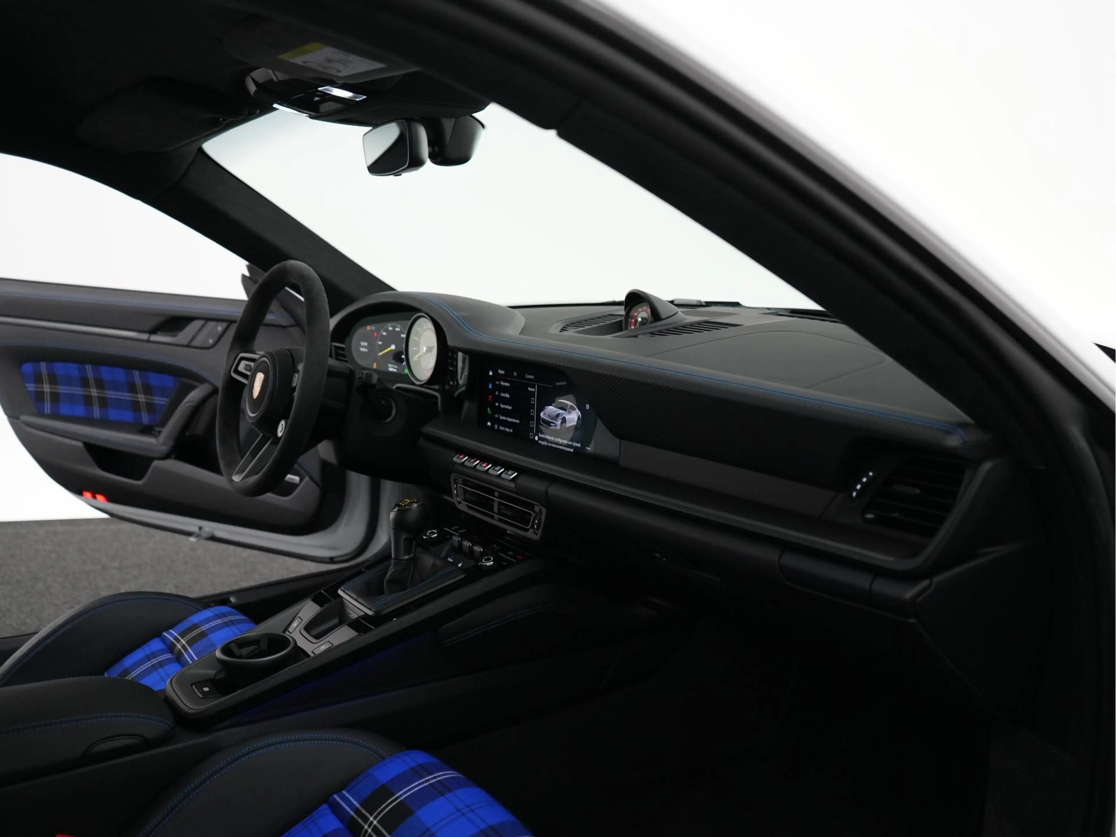 Porsche 992 GT3 Touring — photo 7