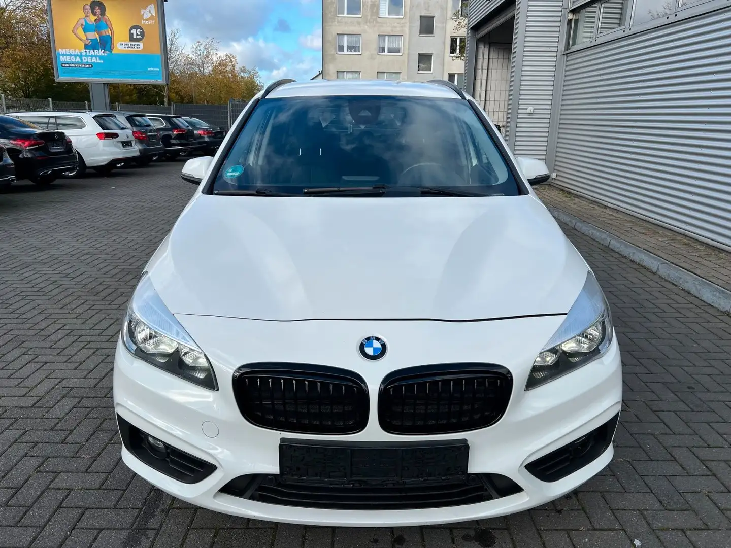 BMW 218 Baureihe 2 Gran Tourer 218 i Advantage/ 7 Si Weiß - 2