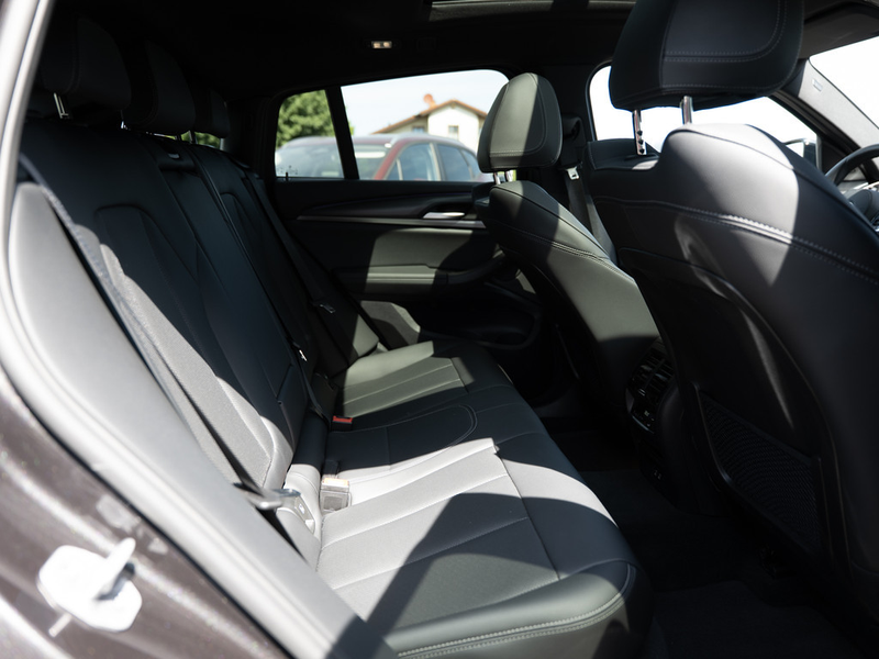 BMW X4 xDrive20i M-Sport FACEL. PANO AHK LED ACC — photo 11