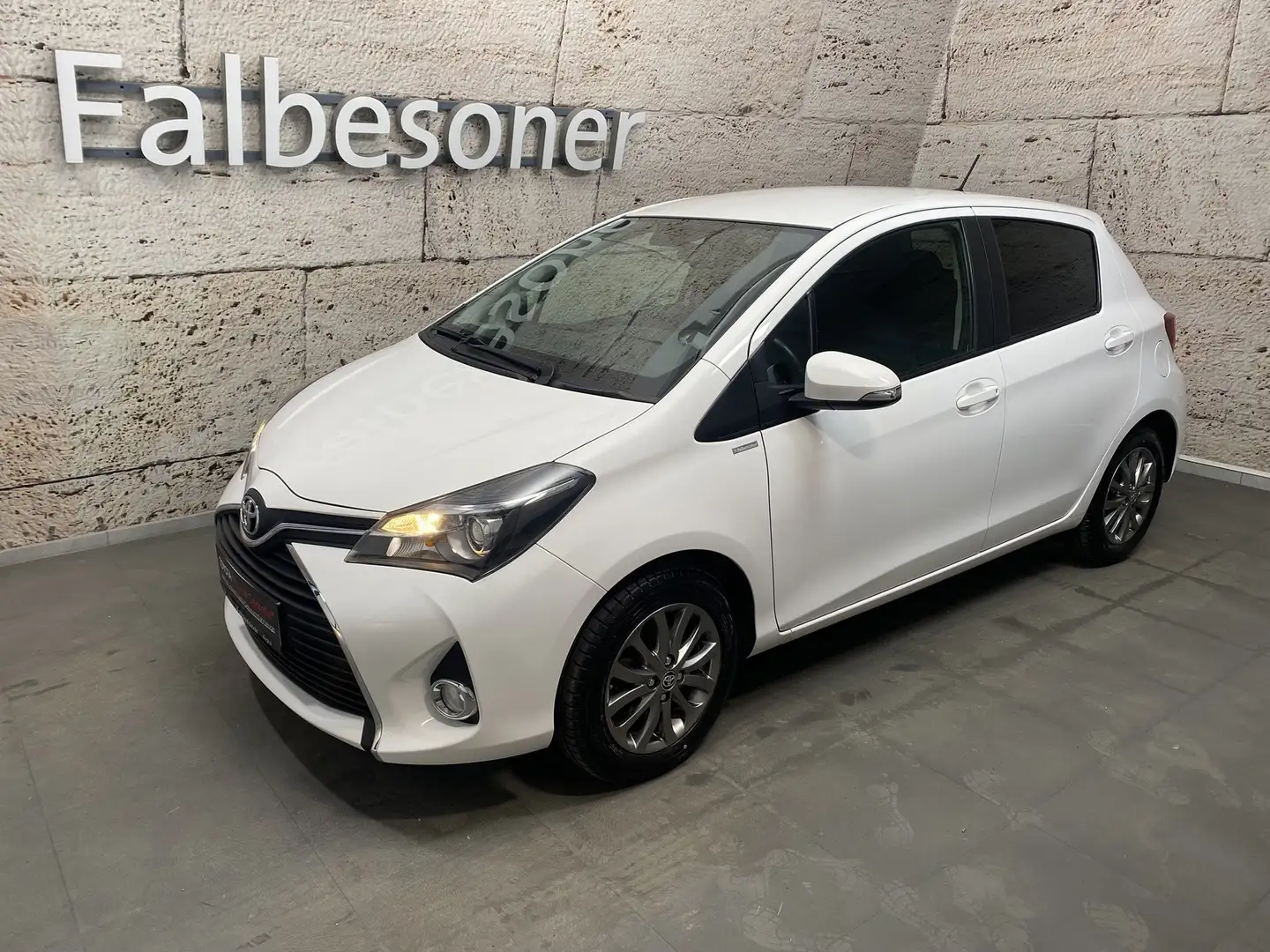 Toyota Yaris 1,33 VVT-i Edition 45 Bílá - 1