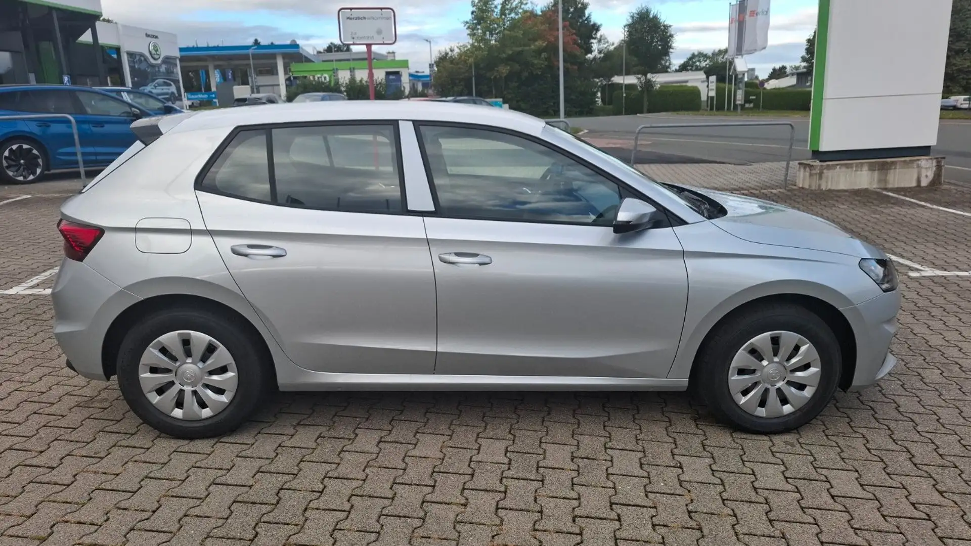 Skoda Fabia 80 PS Essence/Brganfahras/SHZ/getRB/AC Argent - 2