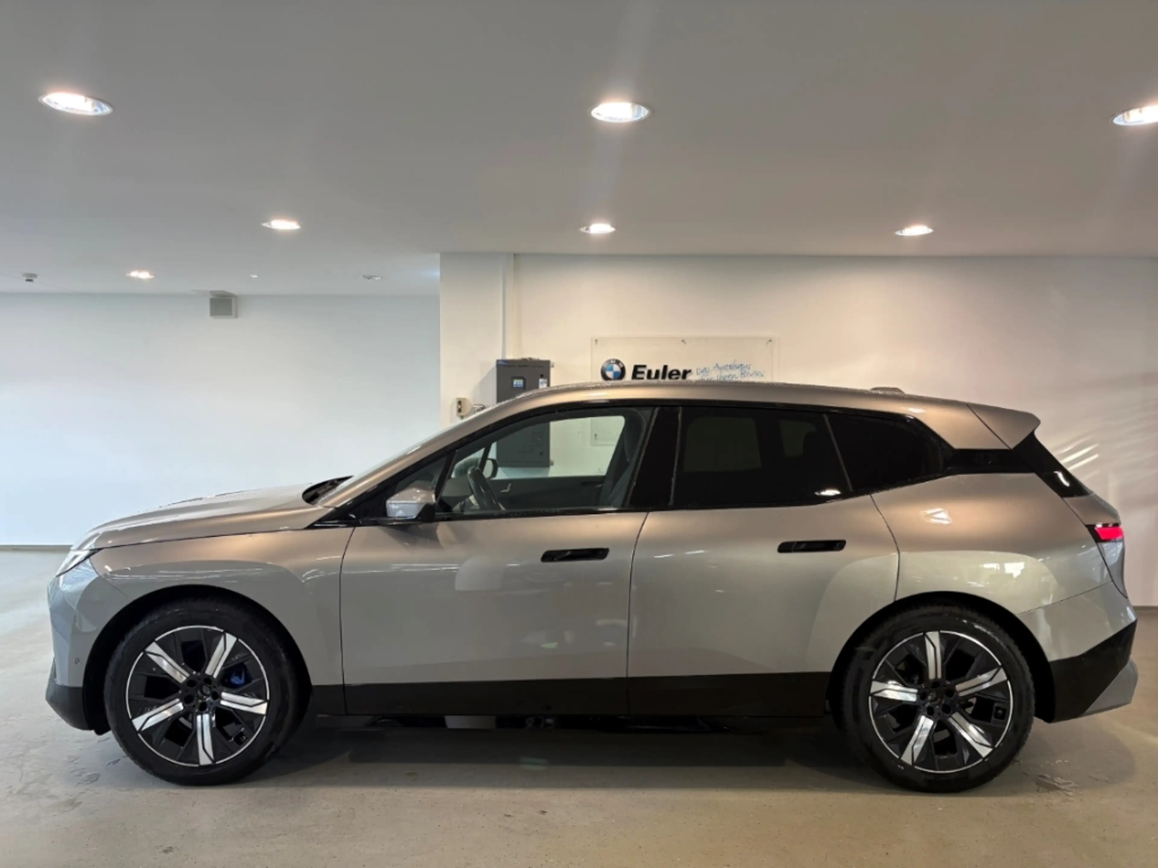BMW iX xDrive 40 Navi Leder Digitales Cockpit Soundsystem — photo 7