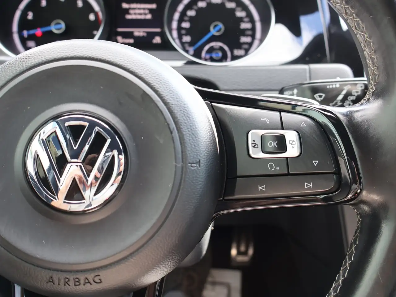 Volkswagen Golf R снимка Volkswagen Golf R