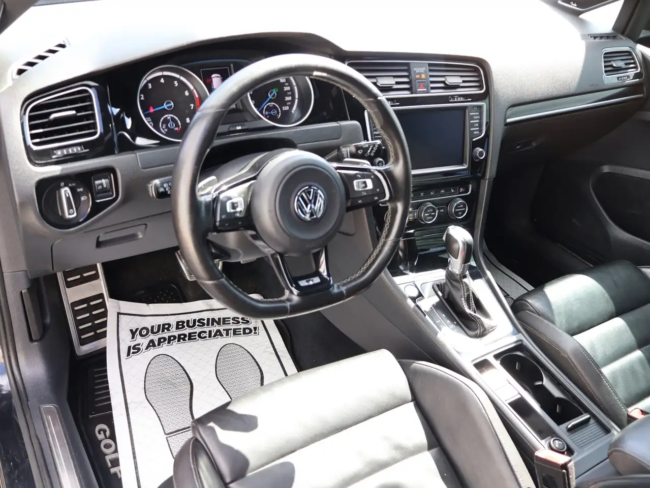 Volkswagen Golf R снимка Volkswagen Golf R
