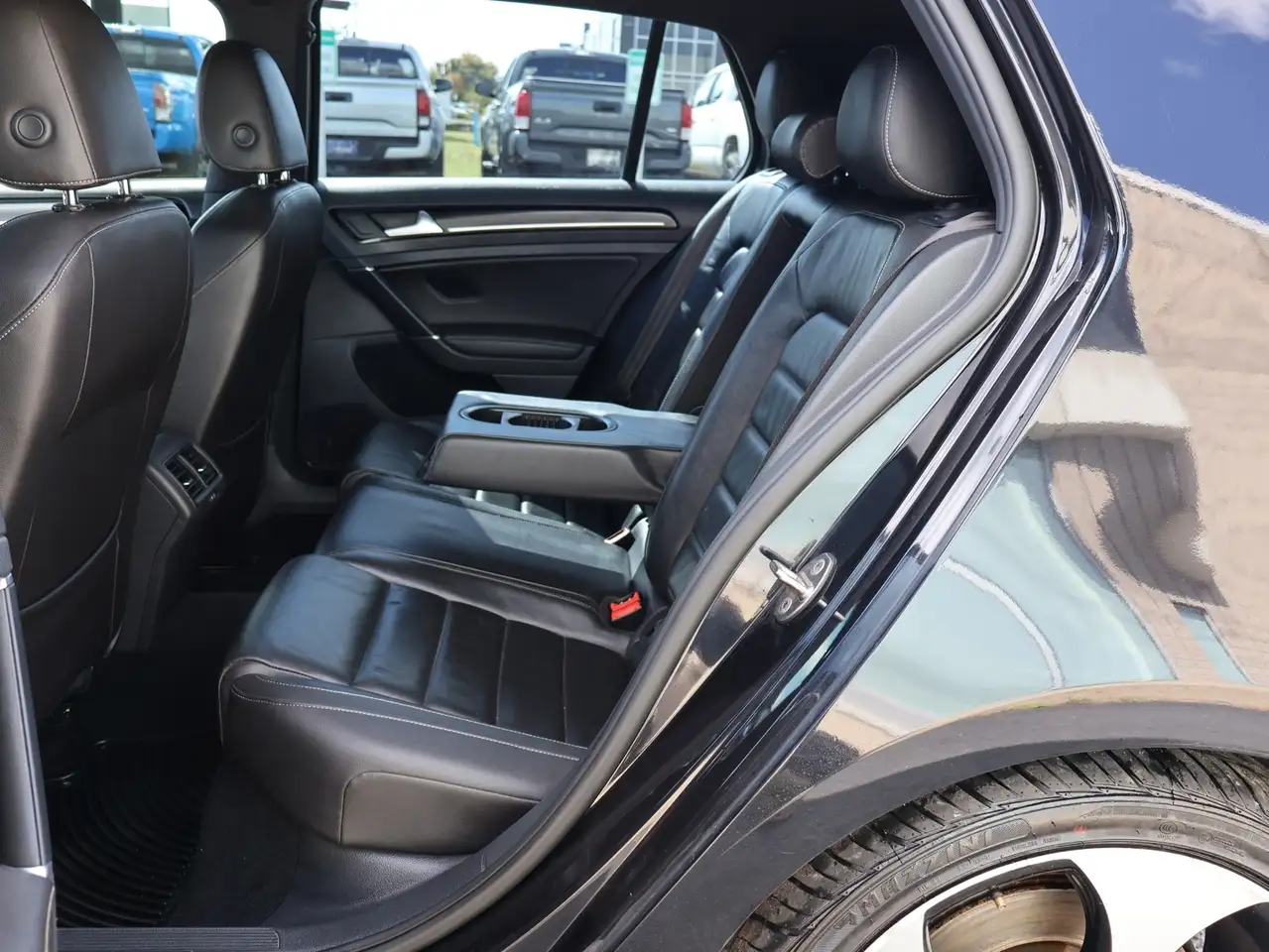 Volkswagen Golf R снимка Volkswagen Golf R
