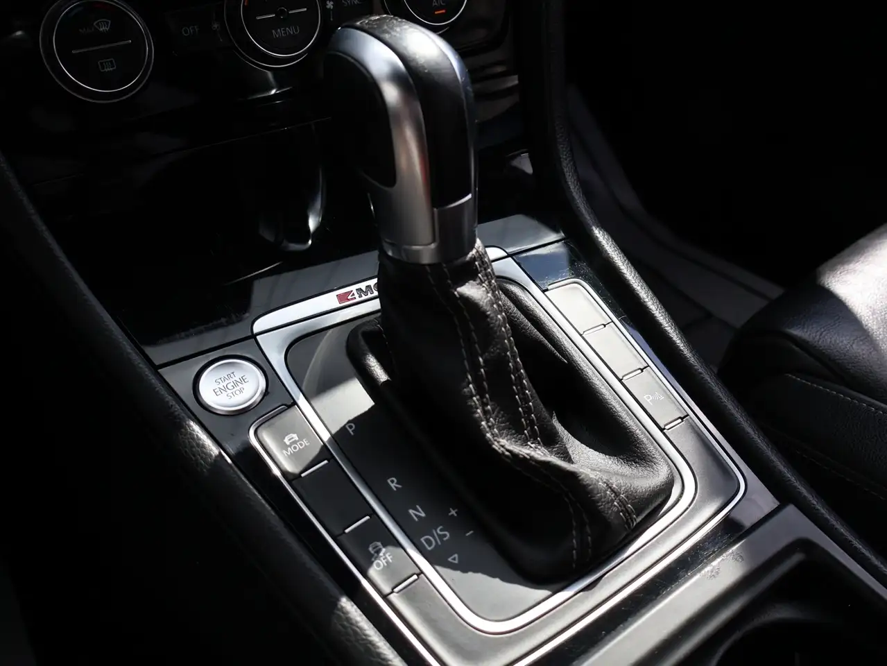 Volkswagen Golf R снимка Volkswagen Golf R