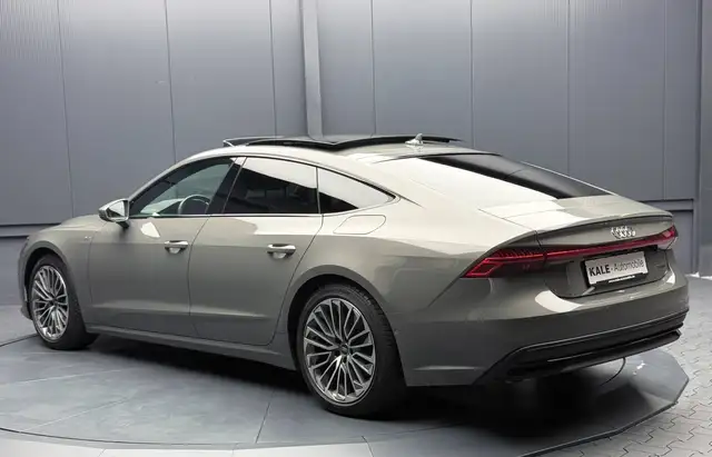Audi A7 view 4