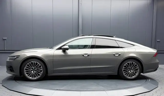Audi A7 view 3