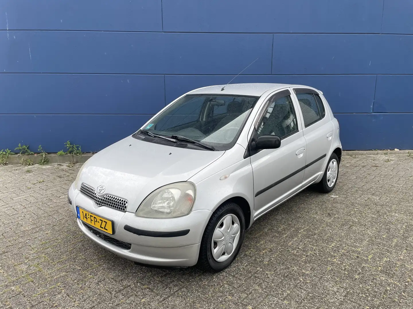 Toyota Yaris 1.3-16V VVT-i Sol • 5Drs • Automaat • Elec.P Gris - 1