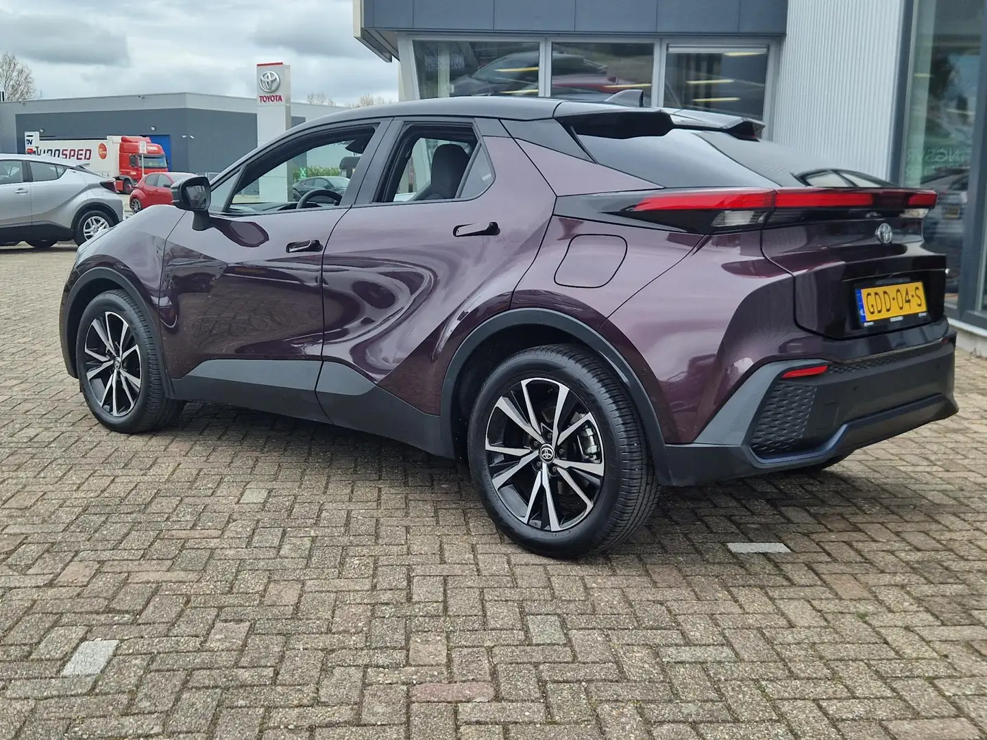 Toyota C-HR 1.8 Hybrid 140 First Edition Paars - 2