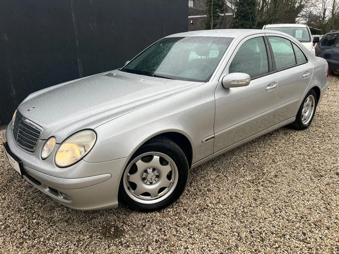 Mercedes-Benz E 200 CDI 2.1 * AUTOMATIK * 1. Vorbesitzter * Argent - 1