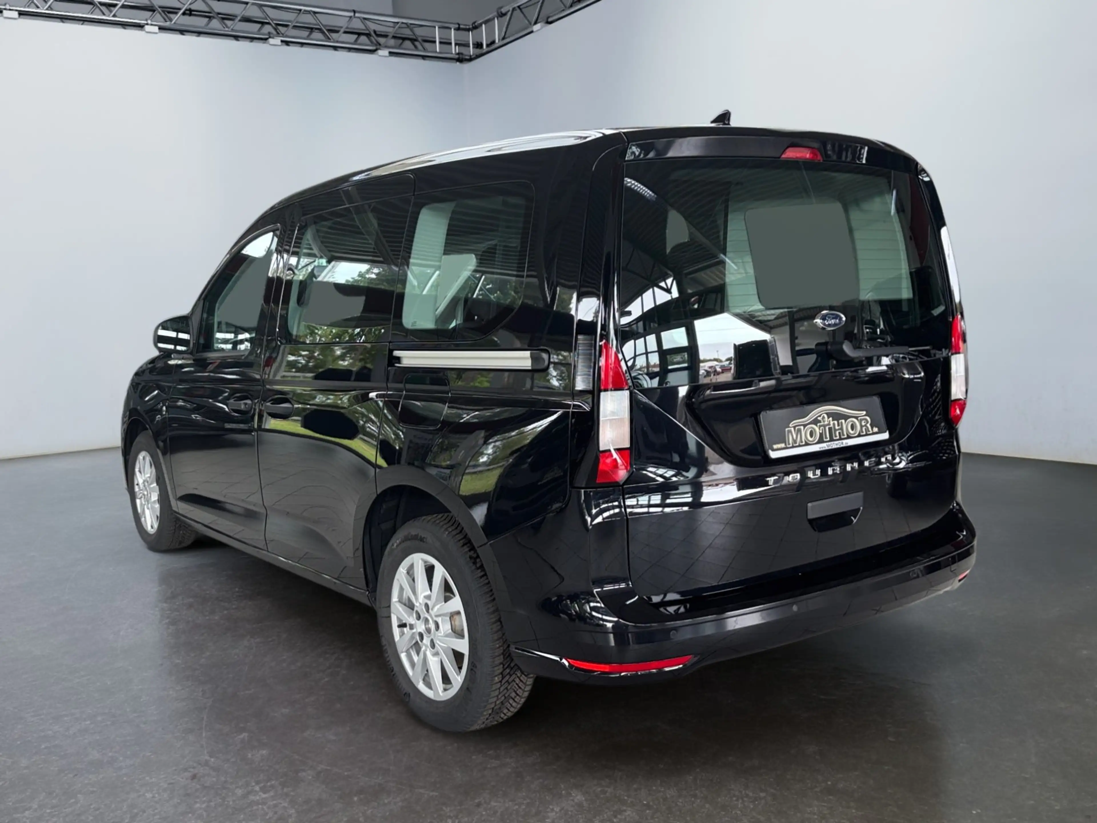 Ford Tourneo Connect 2.0 EcoBlue DSG Tempomat — photo 4