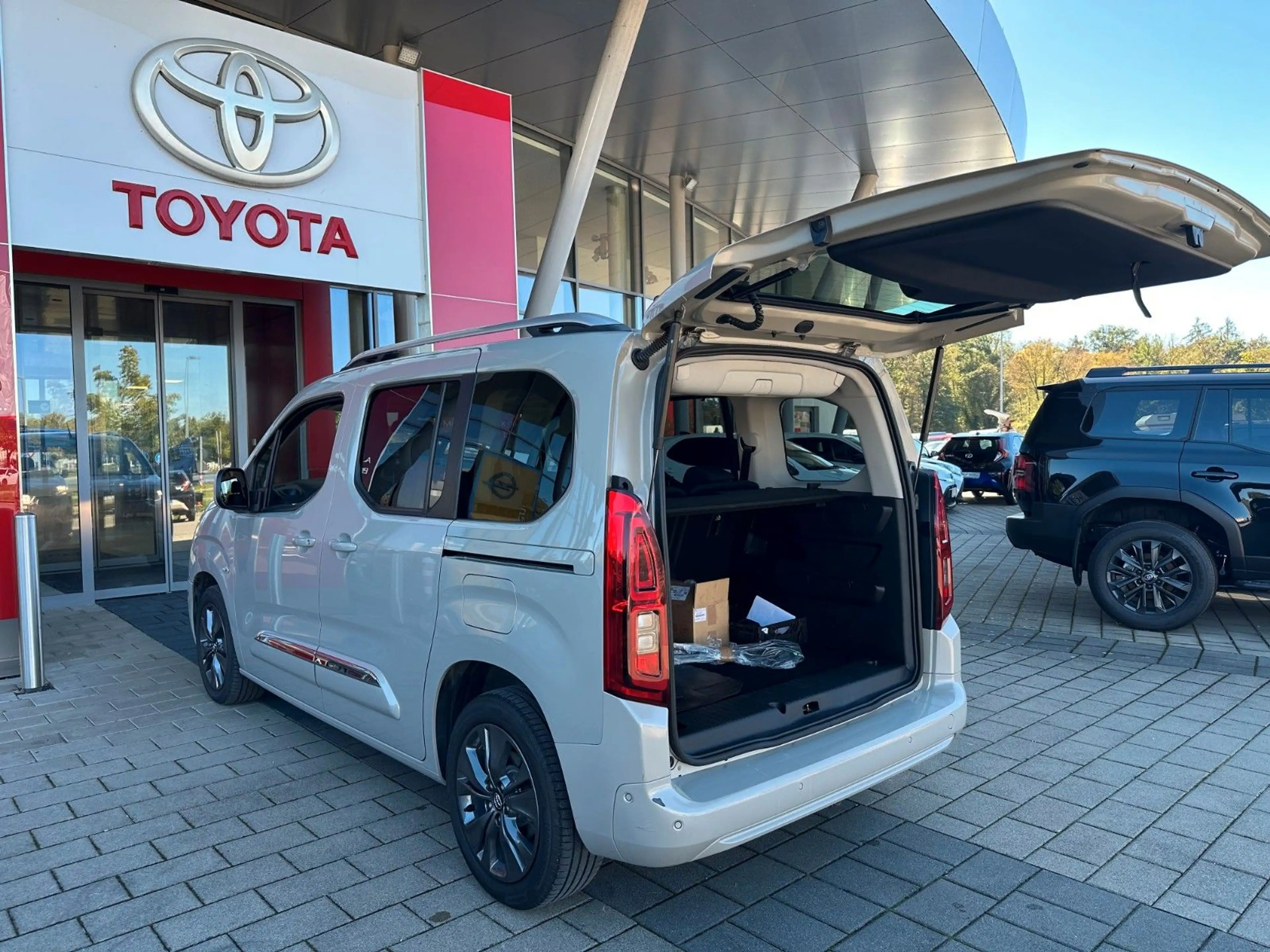 Toyota Proace Verso L1 Executive,NAVI,PANO,AHK,KAM — photo 7