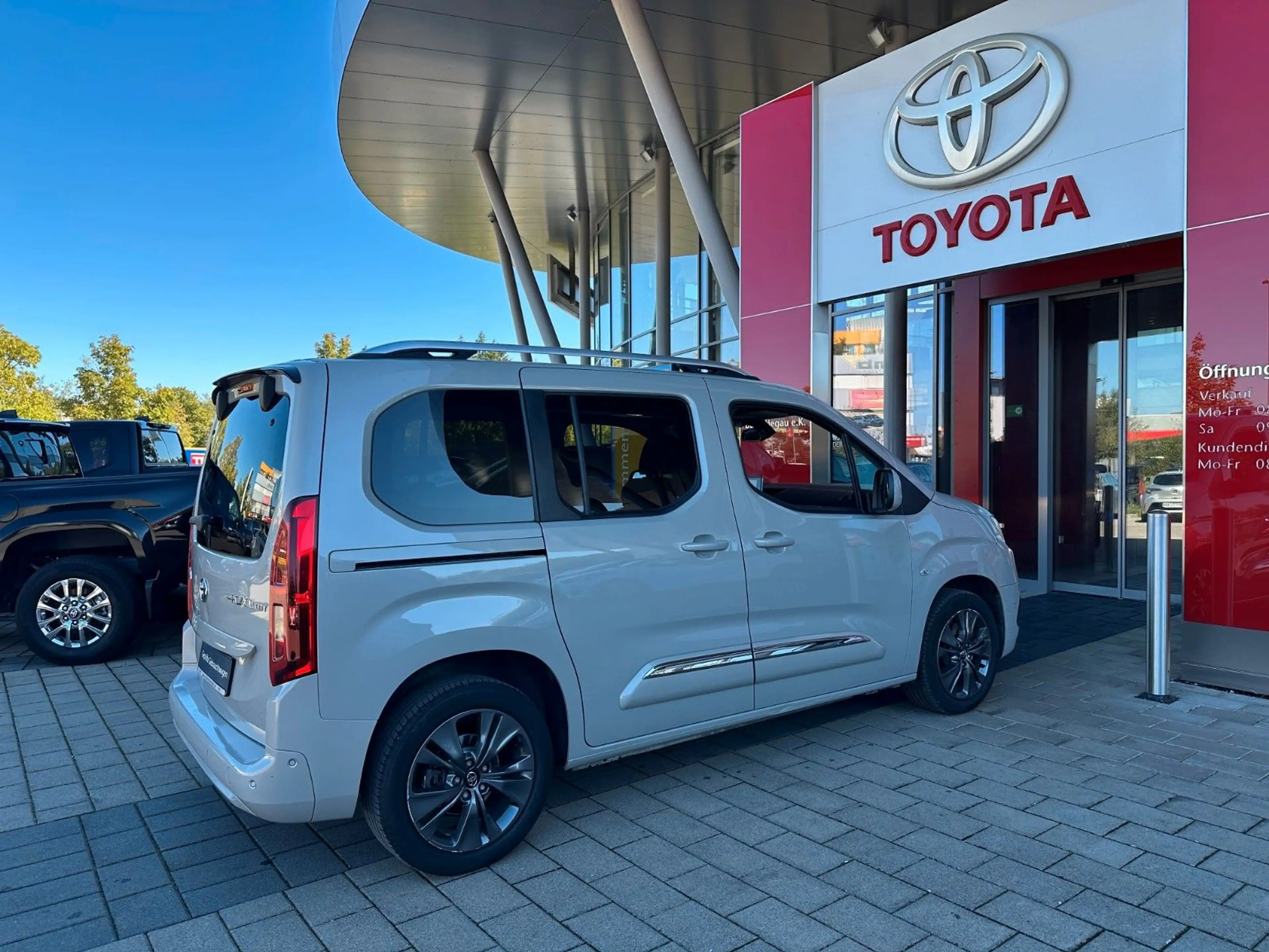 Toyota Proace Verso L1 Executive,NAVI,PANO,AHK,KAM — photo 5