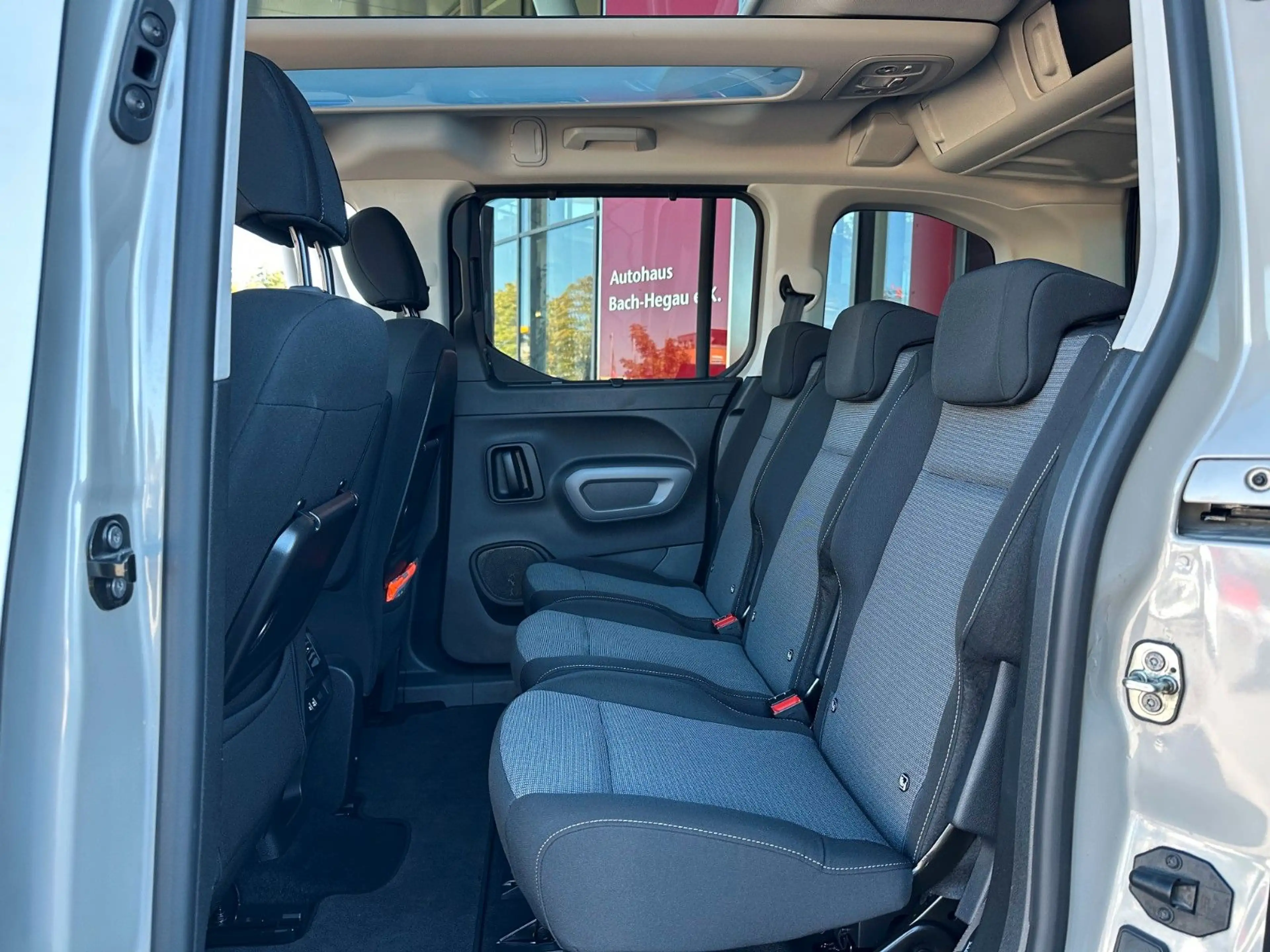Toyota Proace Verso L1 Executive,NAVI,PANO,AHK,KAM — photo 14