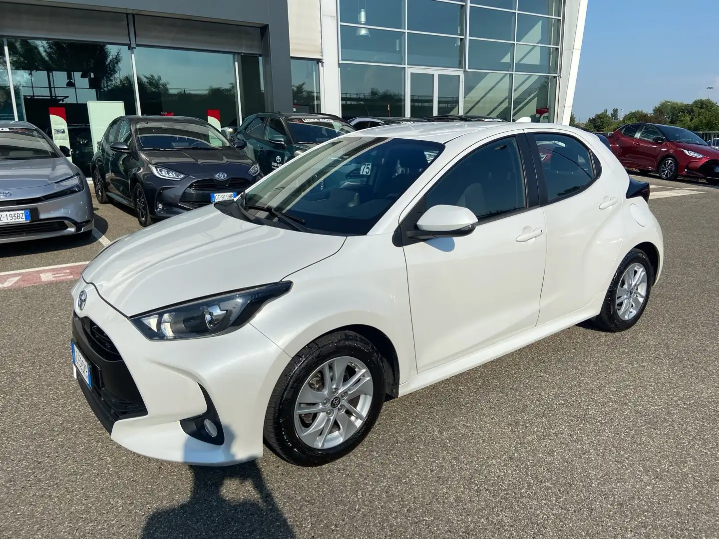 Toyota Yaris 1.0 5 porte Active Bianco - 1